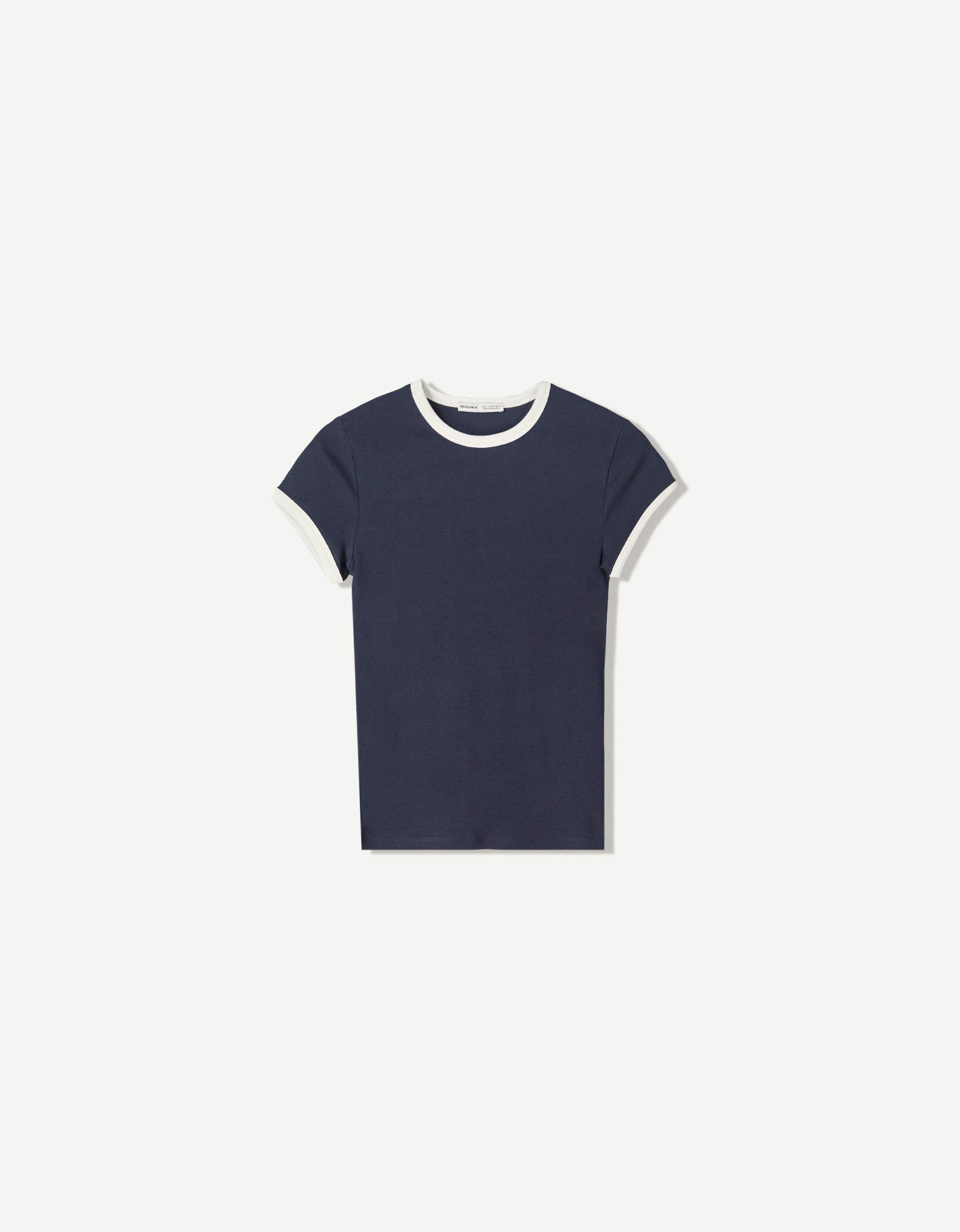 Short sleeve T-shirt with contrasting details Product Image