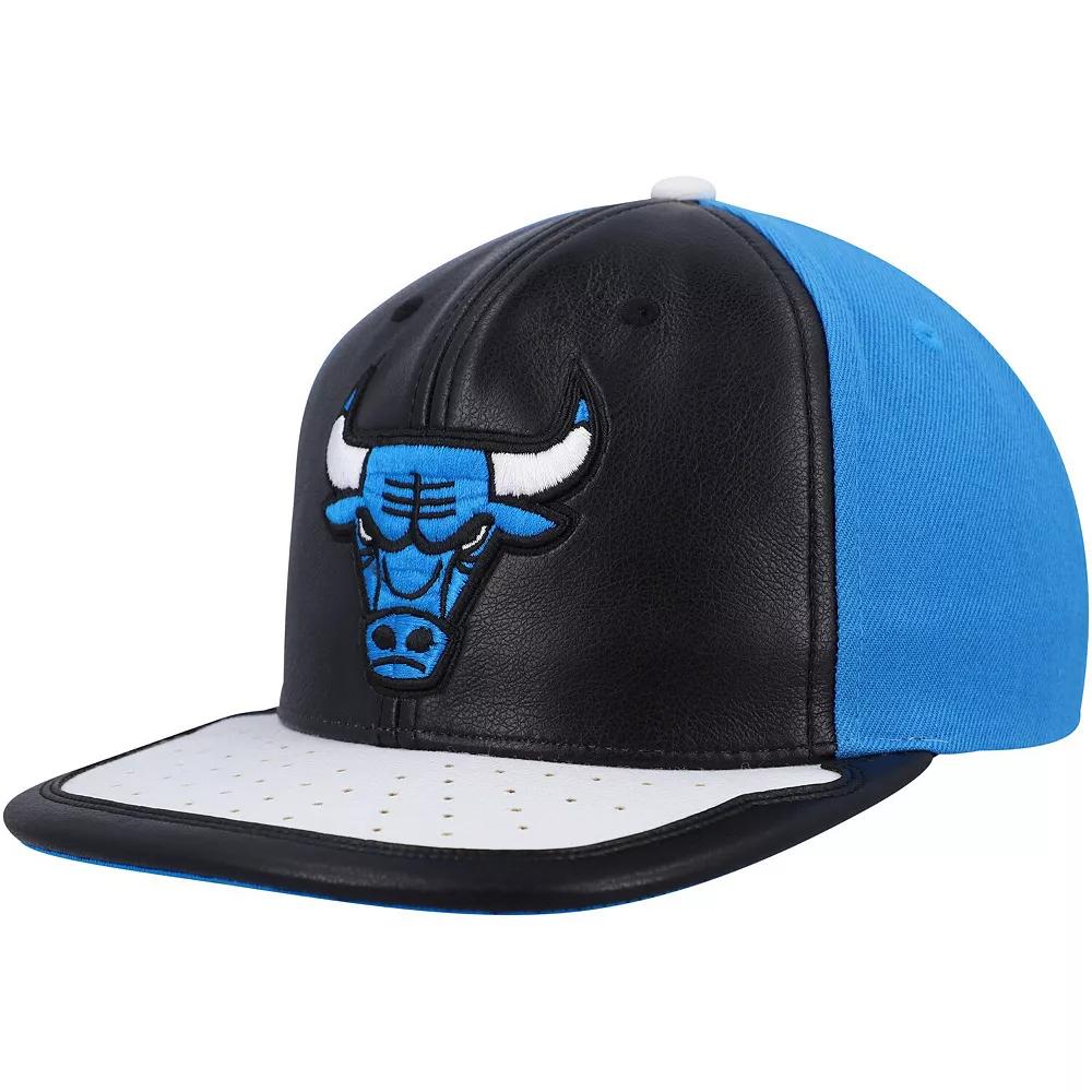 Mens Mitchell & Ness /White Chicago Bulls Day One Snapback Hat Product Image