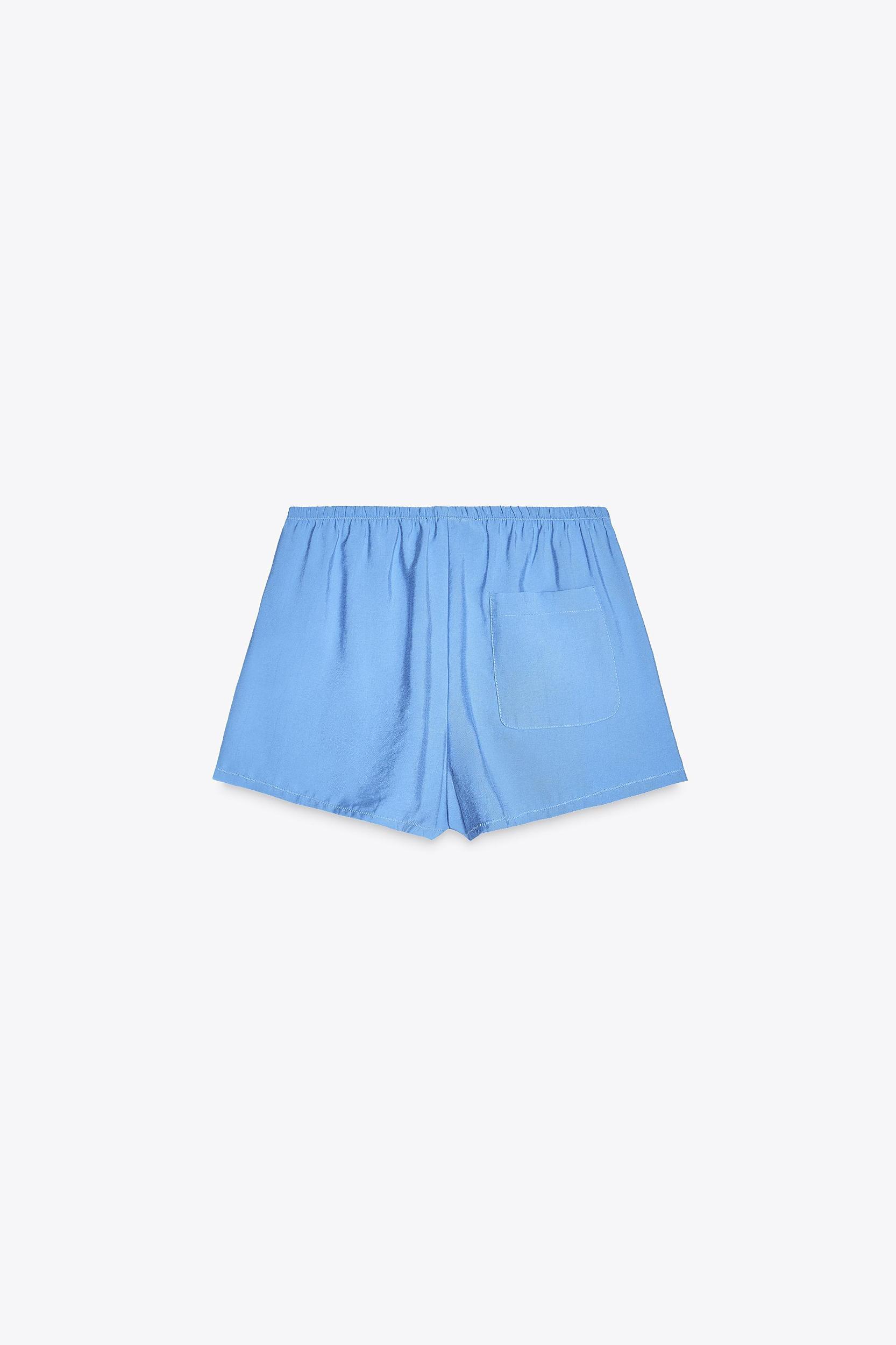 FLOWY SHORTS Product Image