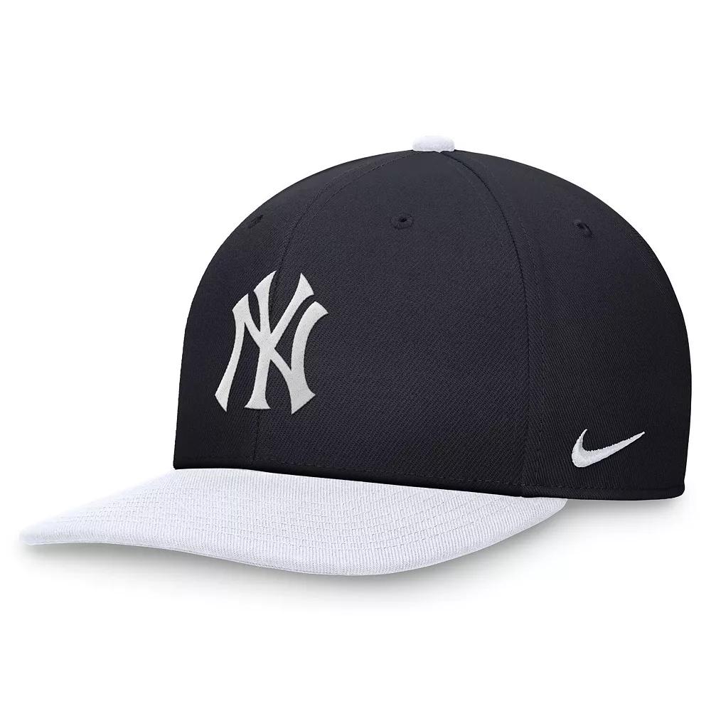 Men's Nike Navy/White New York Yankees Evergreen Two-Tone Snapback Hat,  Product Image