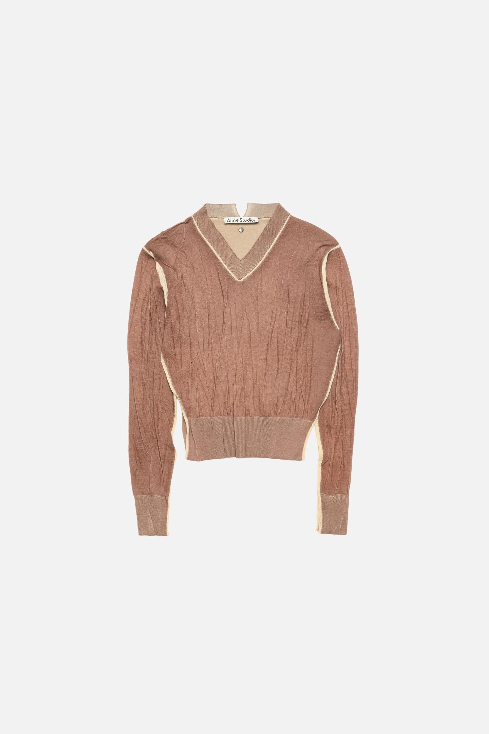 Wrinkled v-neck sweater Product Image