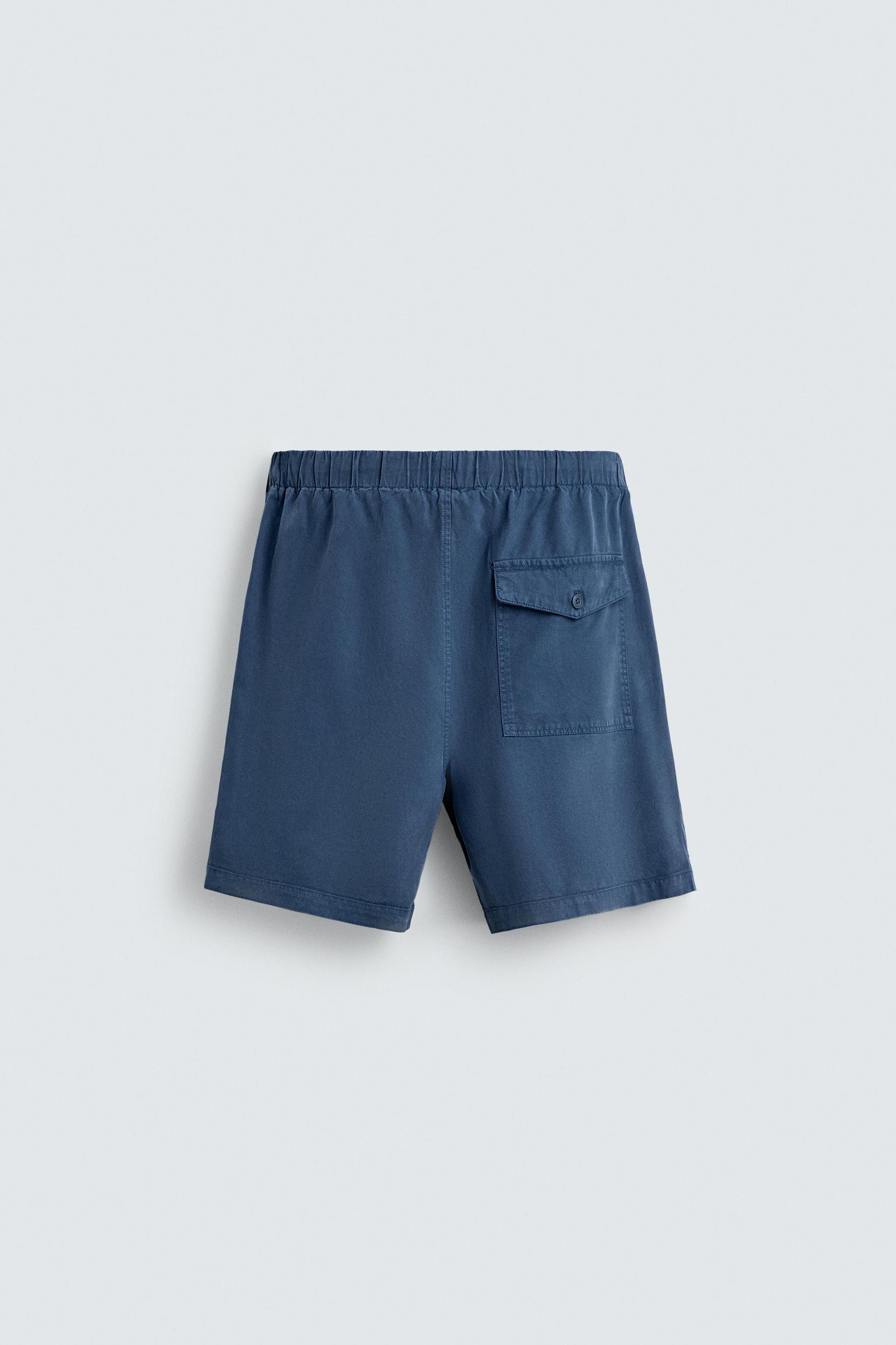 RELAXED FIT LYOCELL-COTTON SHORTS Product Image