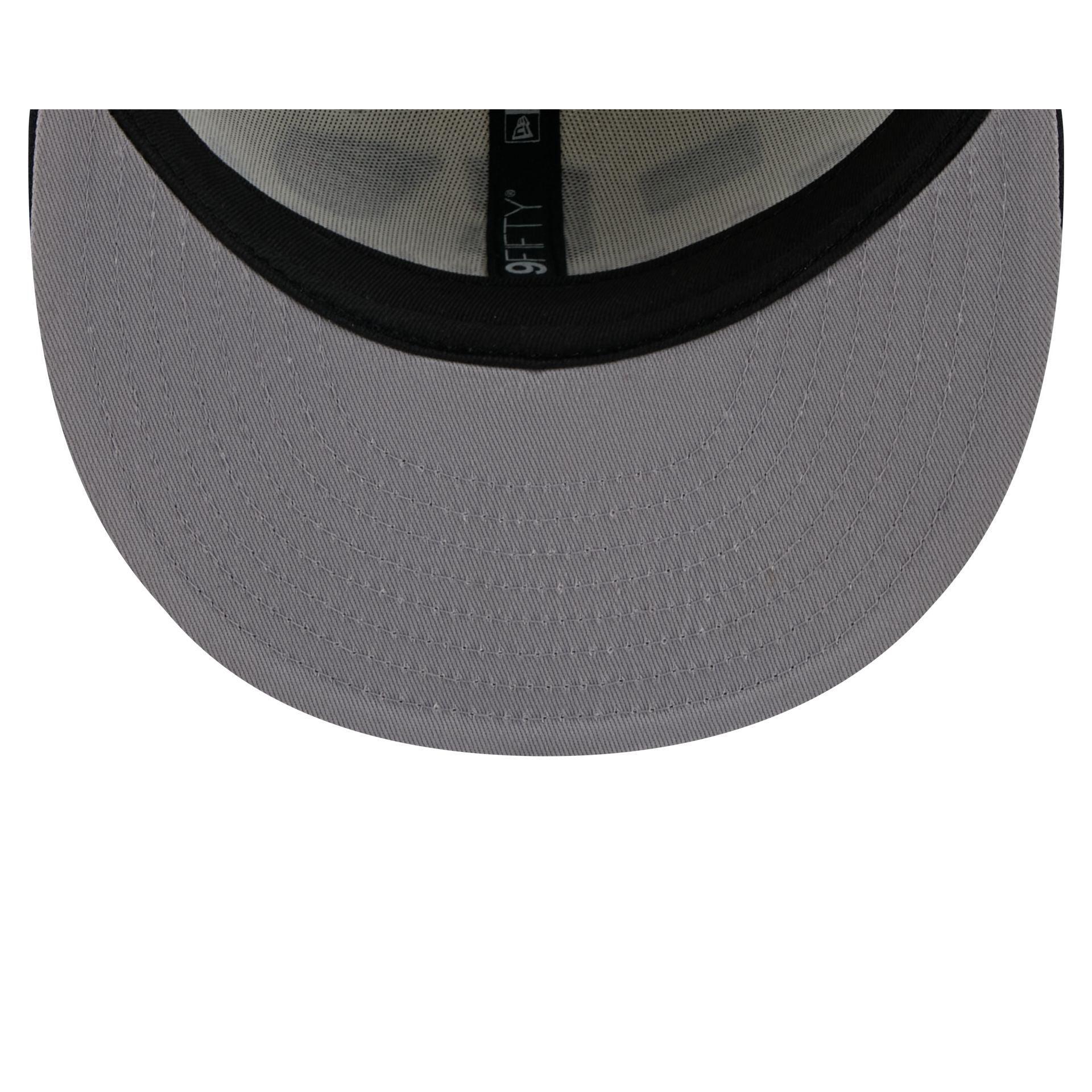 Cleveland Guardians Archive 9FIFTY Snapback Hat Male Product Image