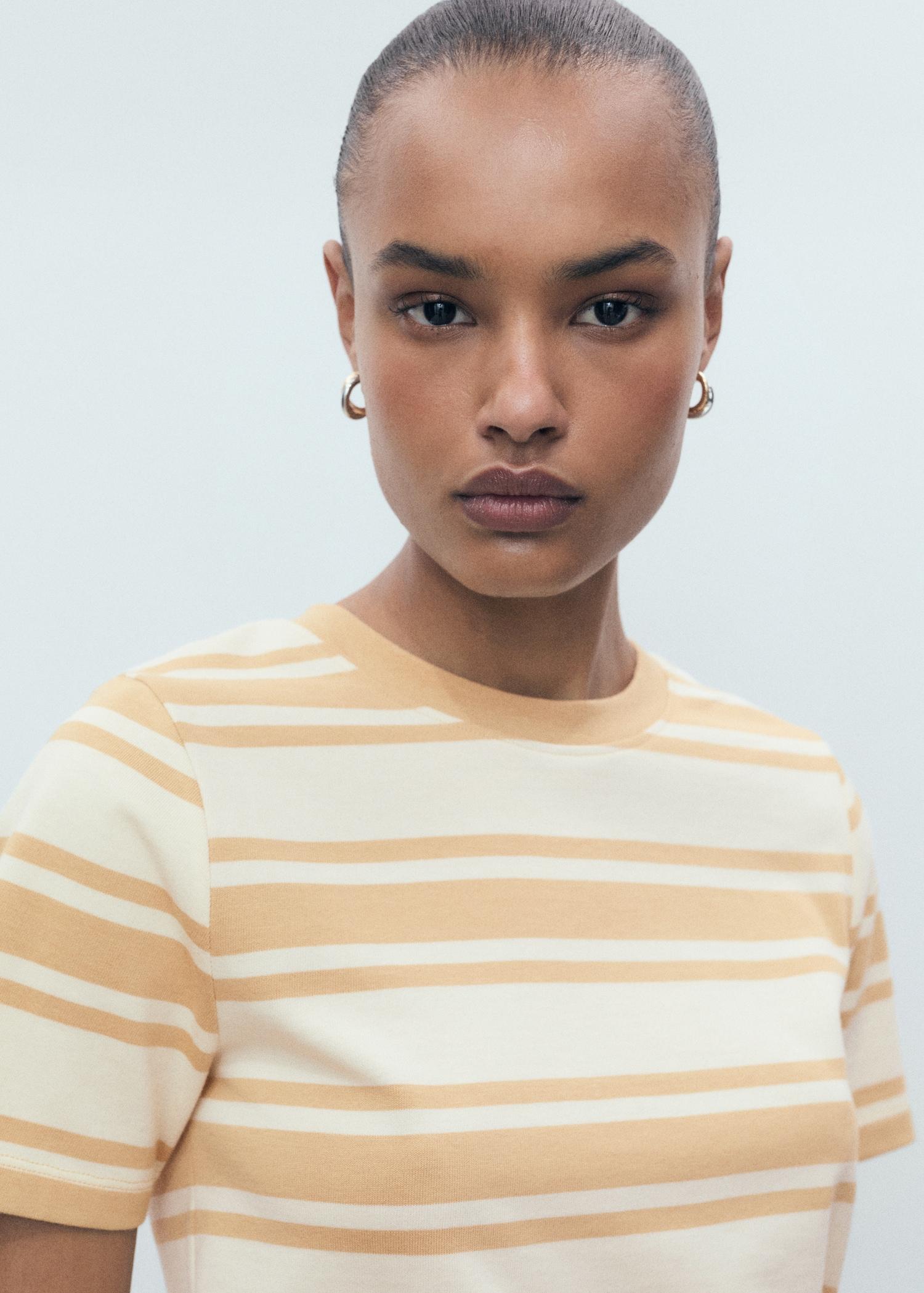 Contrasting collar cotton t-shirt - Women | MANGO USA Product Image