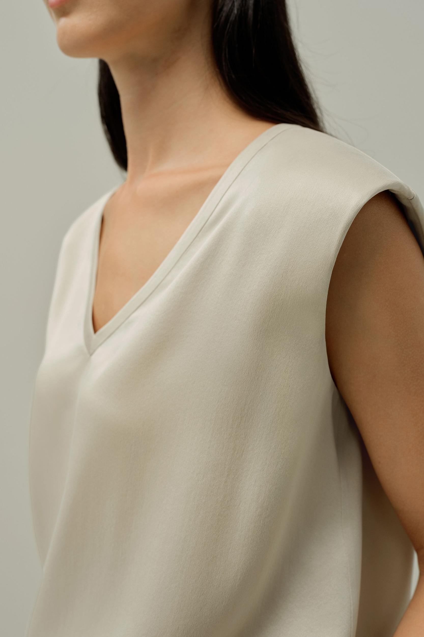 LILYSILK x Melissa Murrell Silk Suede Sleeveless V Neck Top Product Image