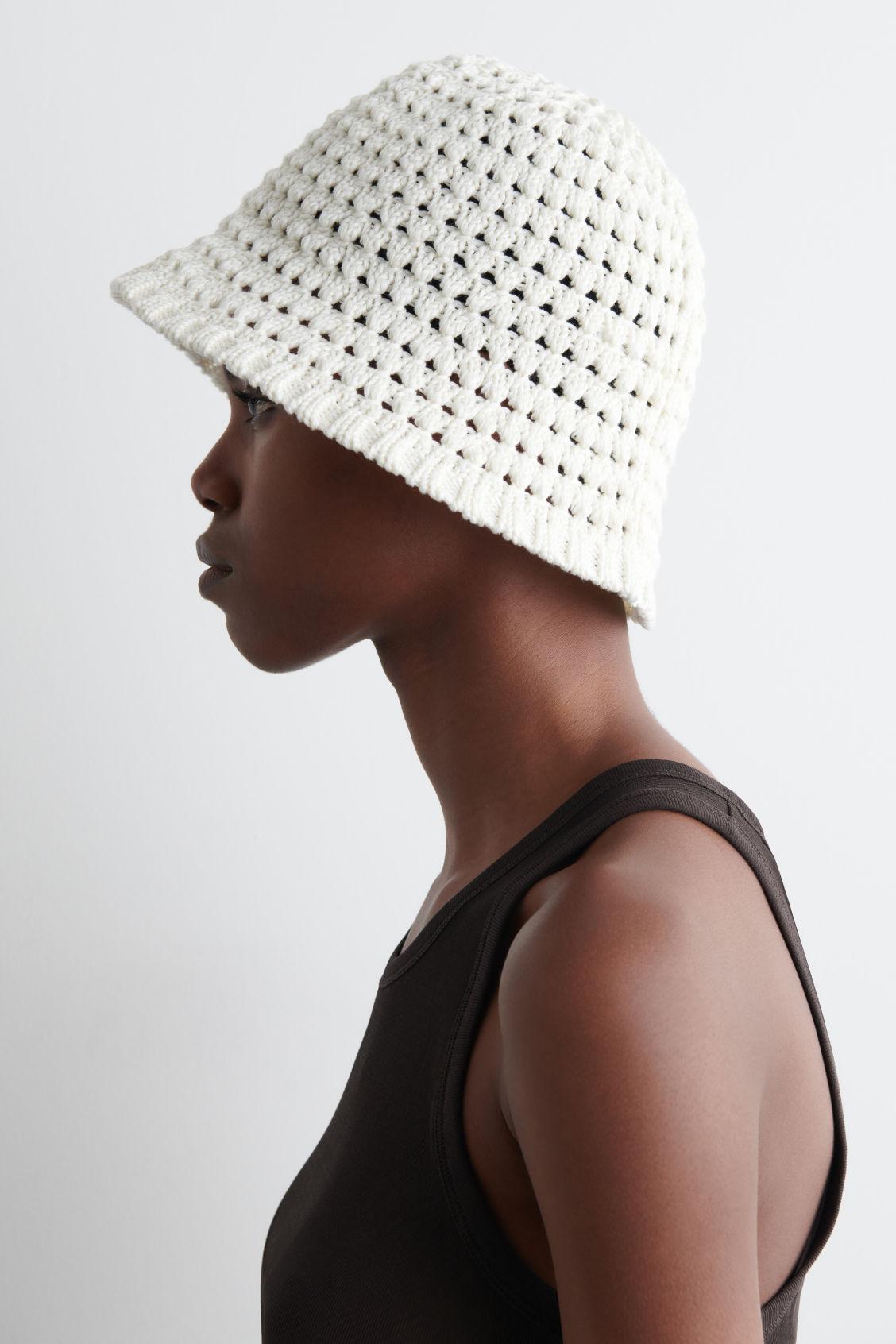 CROCHET BUCKET HAT Product Image