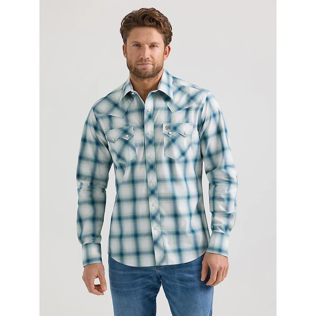 Men's Wrangler Retro® Long Sleeve Sawtooth Snap Pocket Western Shirt in Cherry Product Image