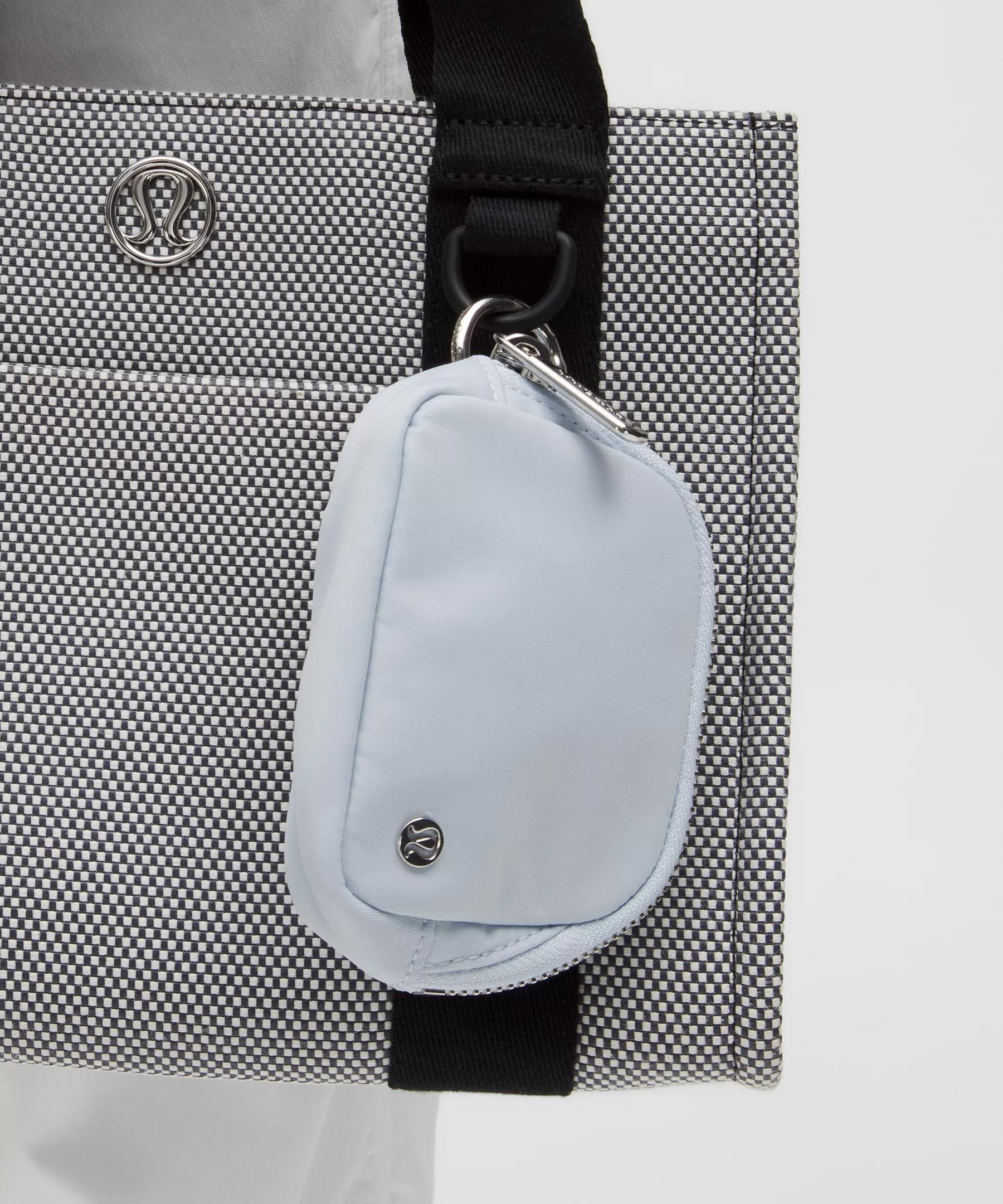 Everywhere Belt Bag Nano Product Image