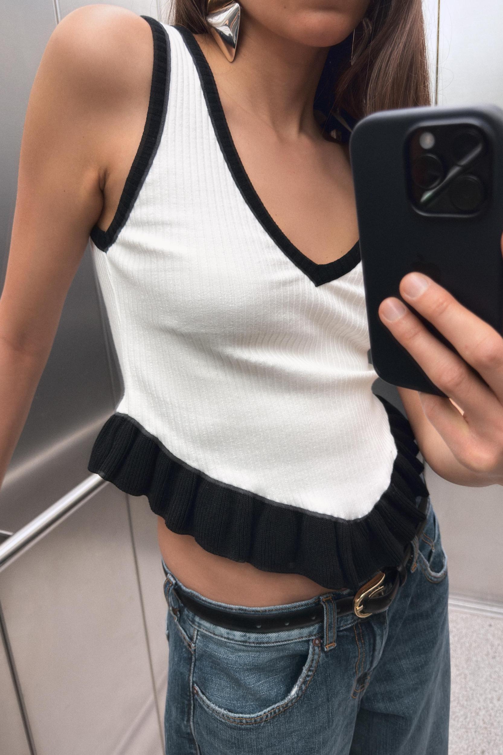 CONTRAST KNIT TOP Product Image