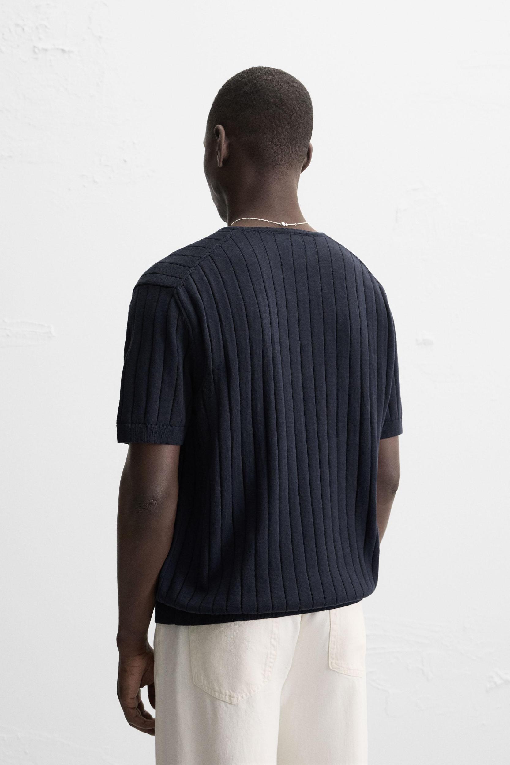KNIT T-SHIRT WITH BUTTONED NECK Product Image