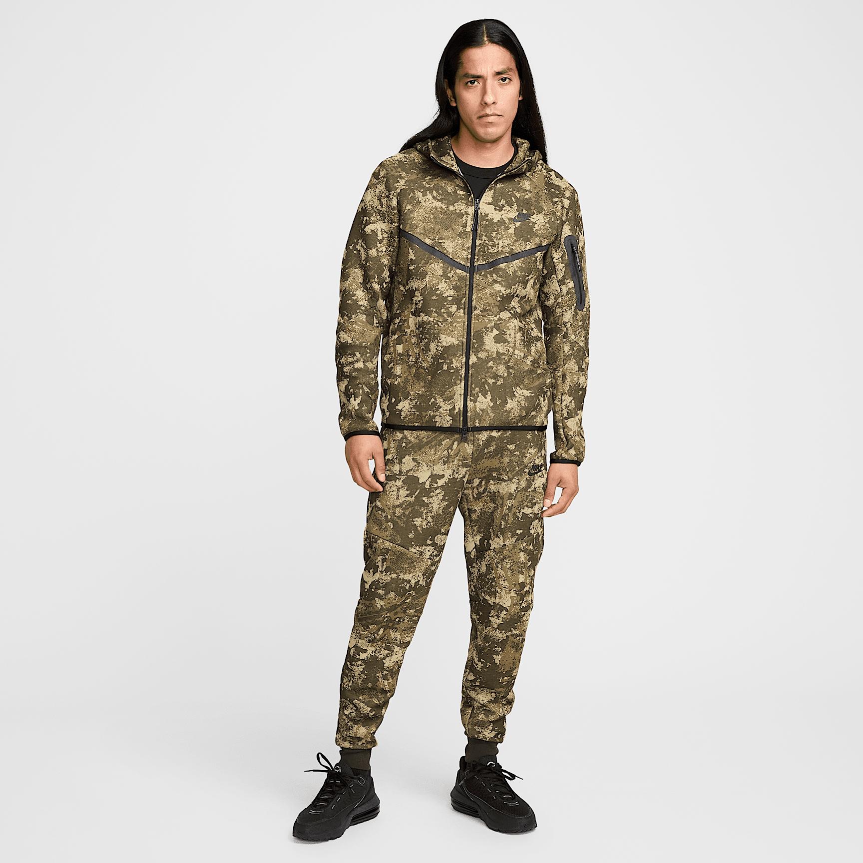 Nike Men's Tech Fleece Jogger Pants Product Image