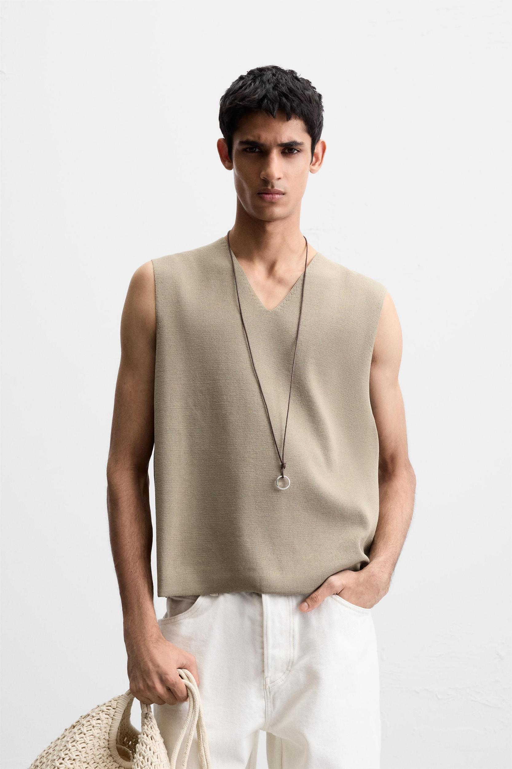 RELAXED FIT KNIT VEST Product Image