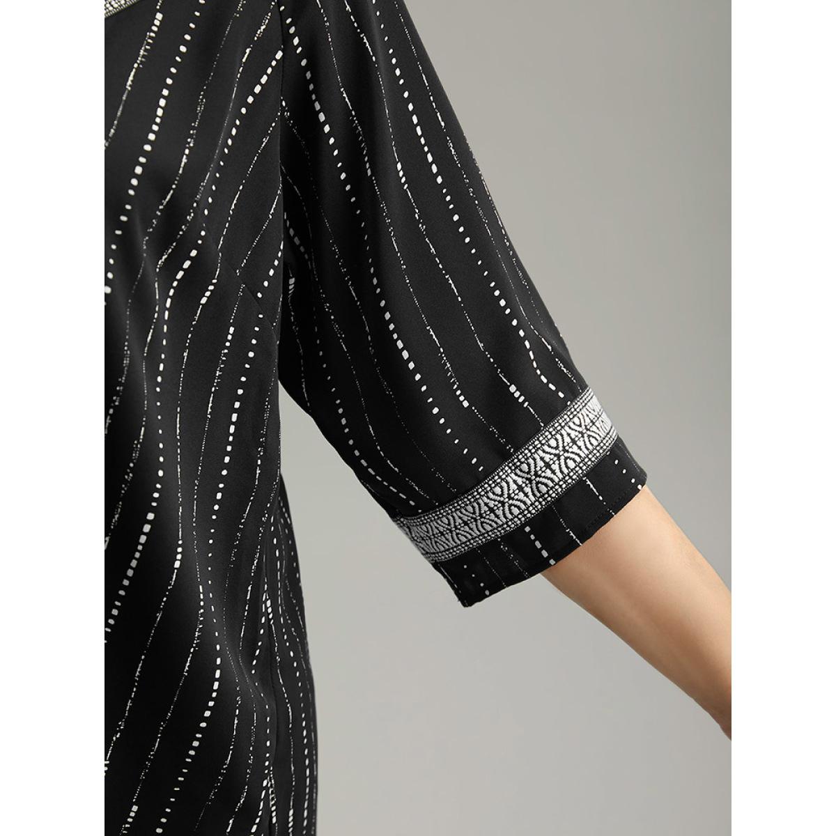 Plus Size BlackFlower Bandana Contrast Webbing Raglan Sleeve Blouse Women Vacation Elbow-length sleeve V-neck Vacation Blouses BloomChic 30/6X Product Image