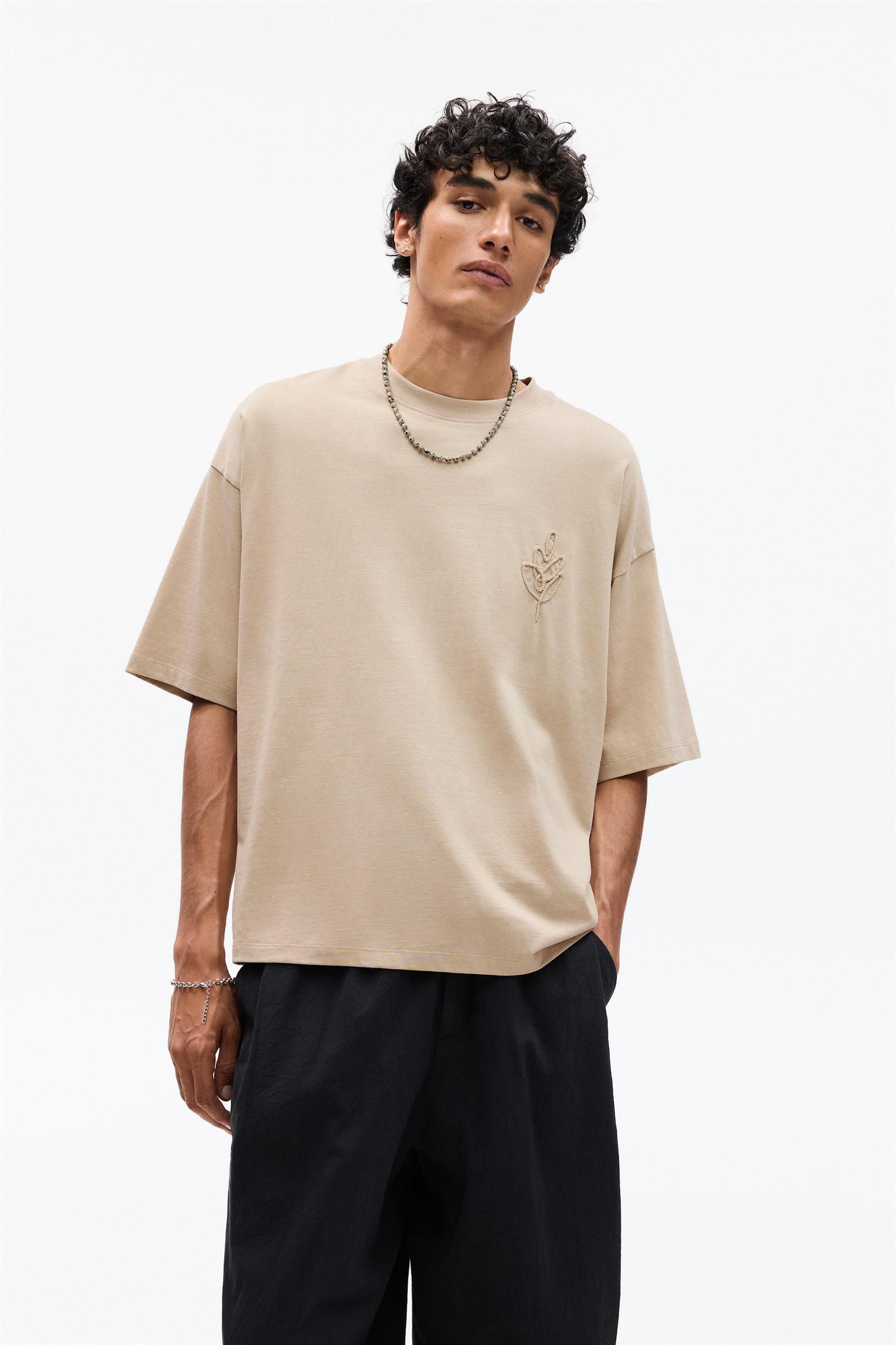 T-shirt with nature embroidery Product Image