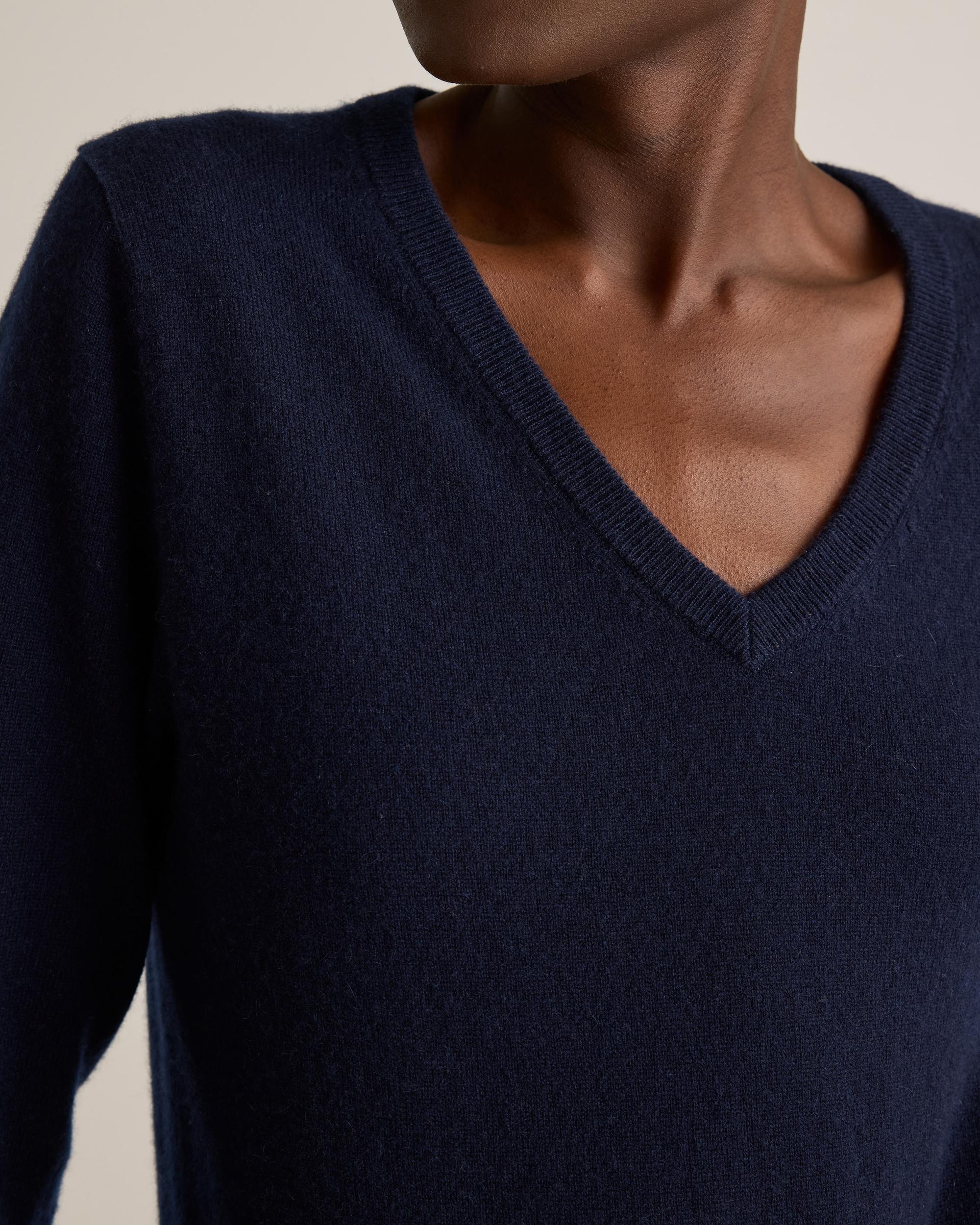 Quince | Women's Mongolian Cashmere V-Neck Sweater Product Image