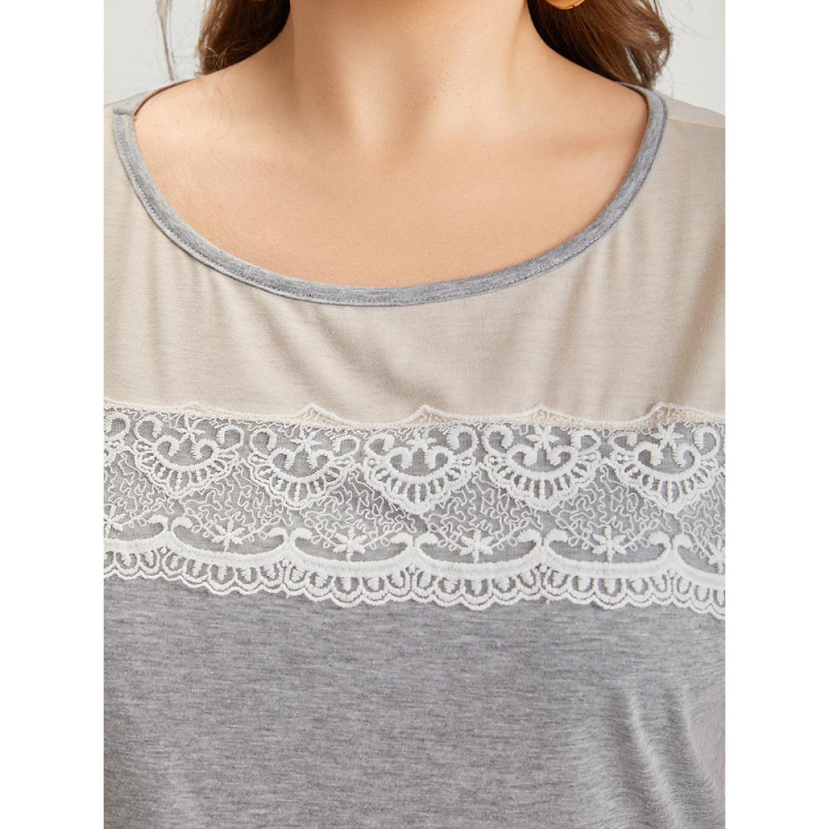 Plus Size Lace Panel Contrast Batwing Sleeve T-shirt Gray Women Elegant Contrast Plain Round Neck Dailywear T-shirts BloomChic 18-20/2X Product Image