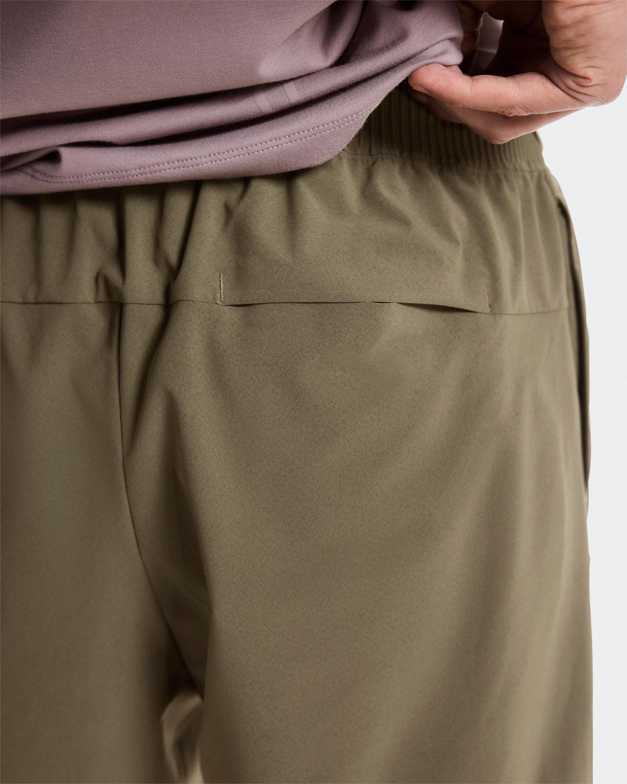 Men's Focus Shorts: an essential for workouts and everyday. Product Image