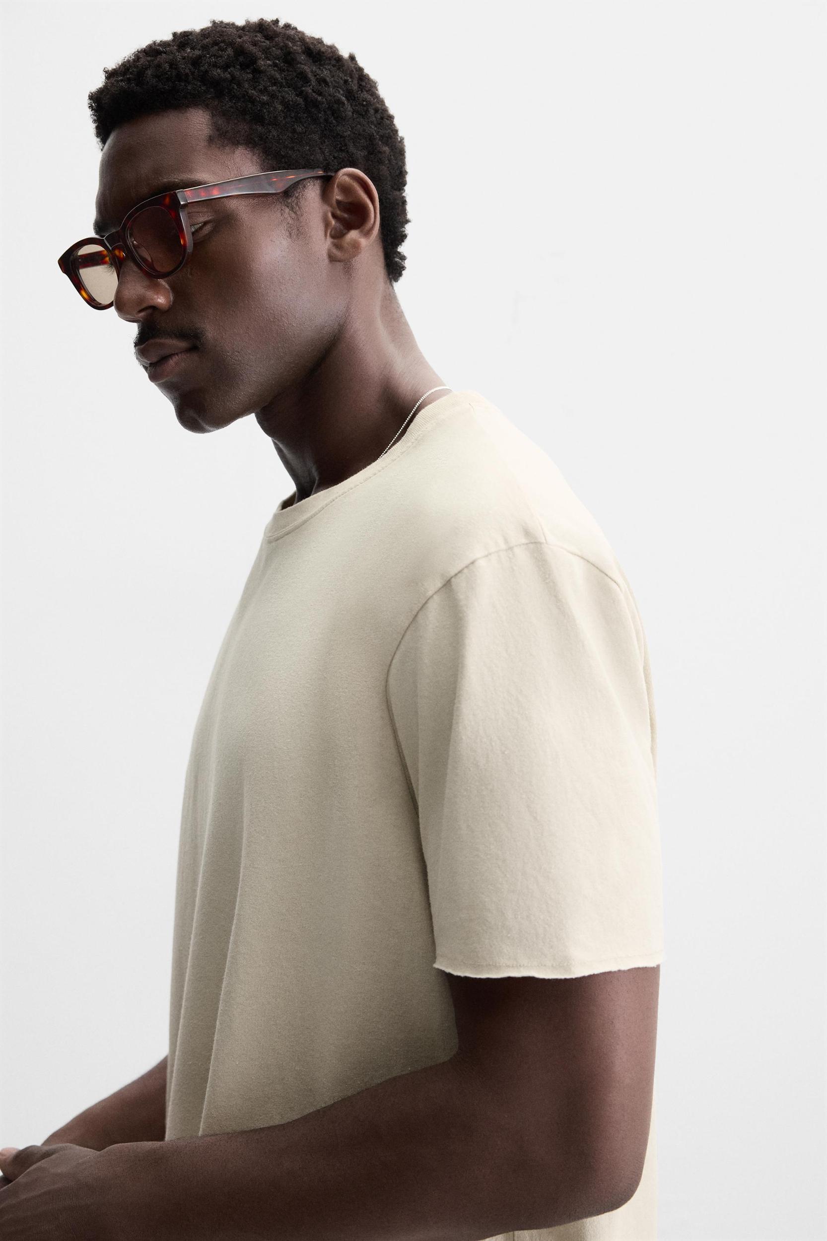 IRREGULAR HEM T-SHIRT Product Image