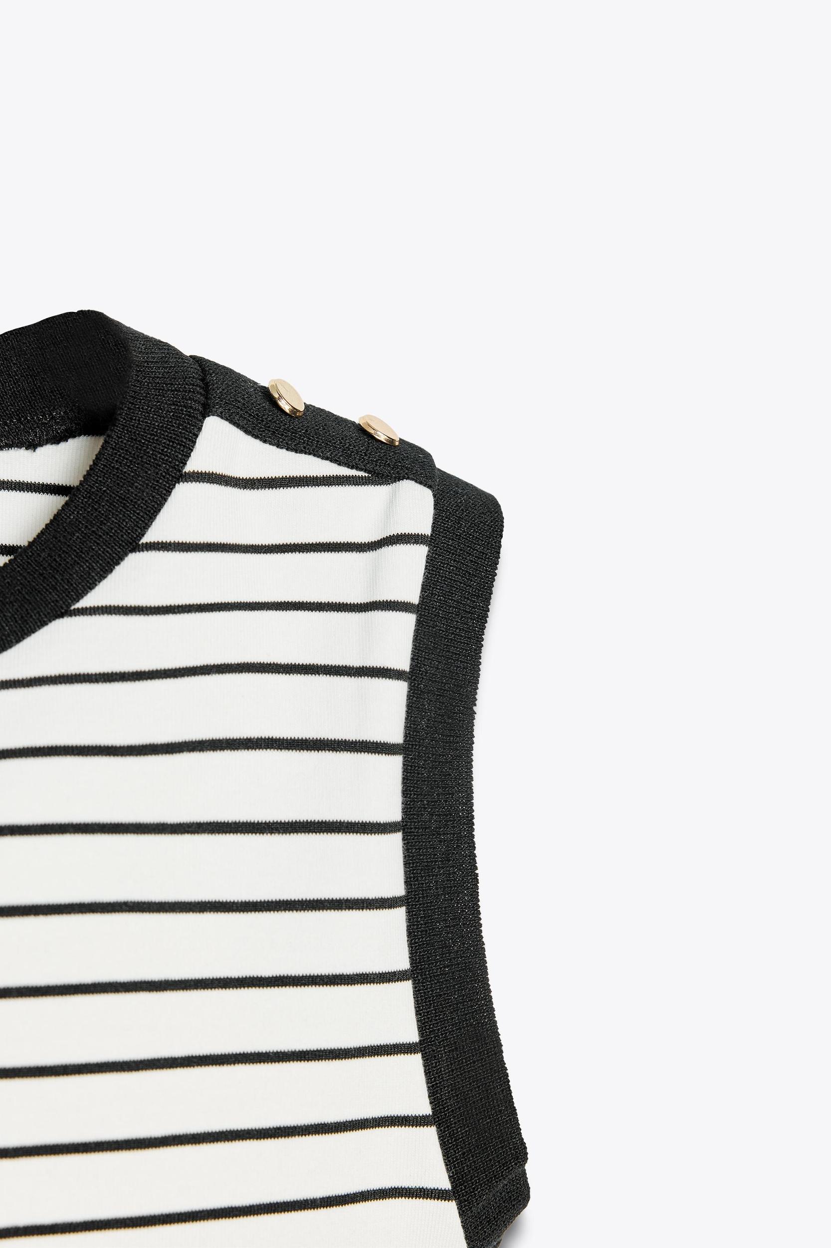 STRIPED BUTTON T-SHIRT Product Image