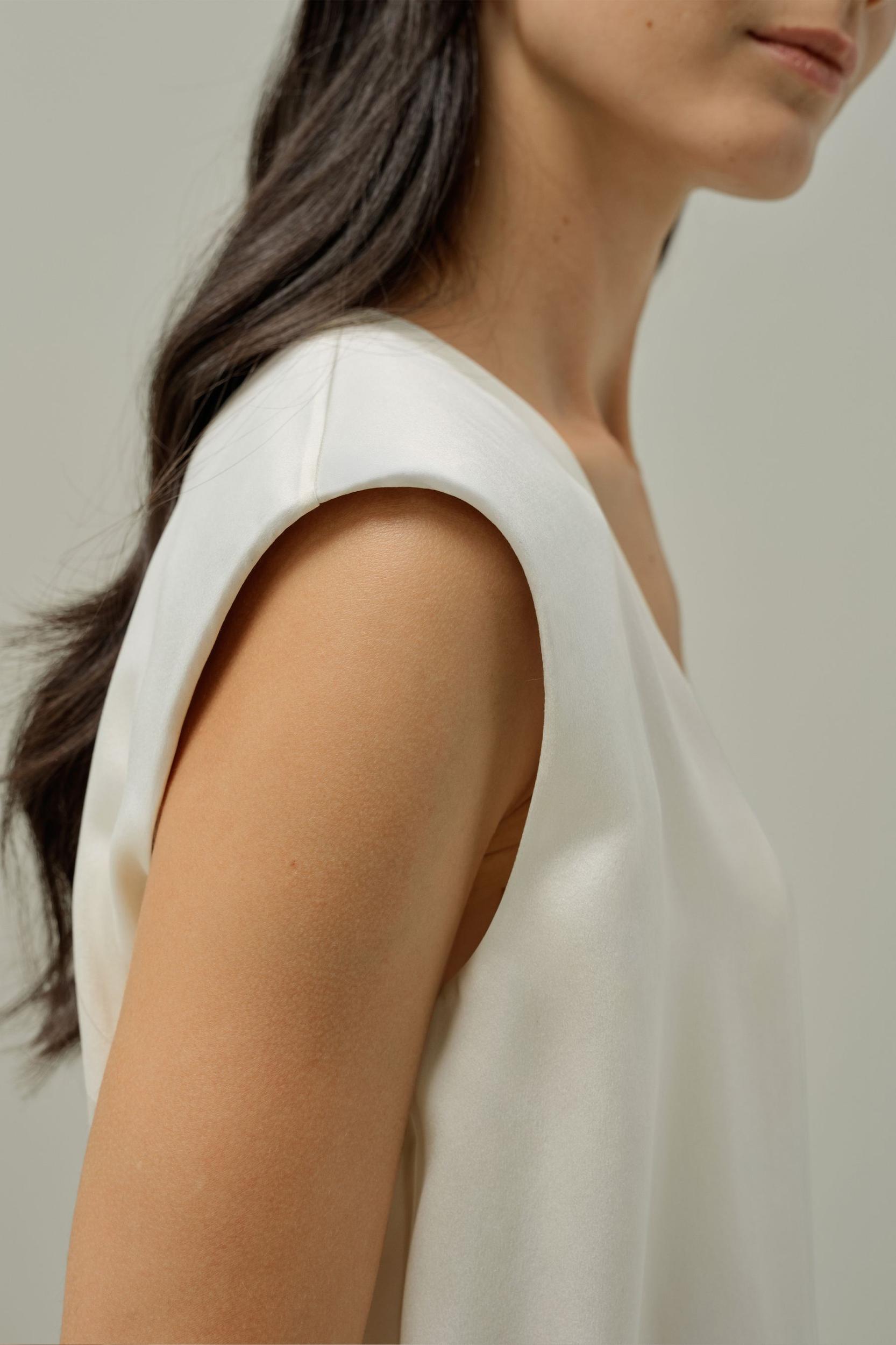 LILYSILK x Melissa Murrell Silk Suede Sleeveless V Neck Top Product Image