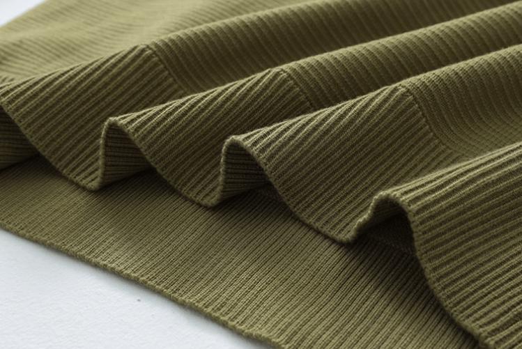 RT No. 11521 GREEN V-NECK POLO SWEATER Product Image