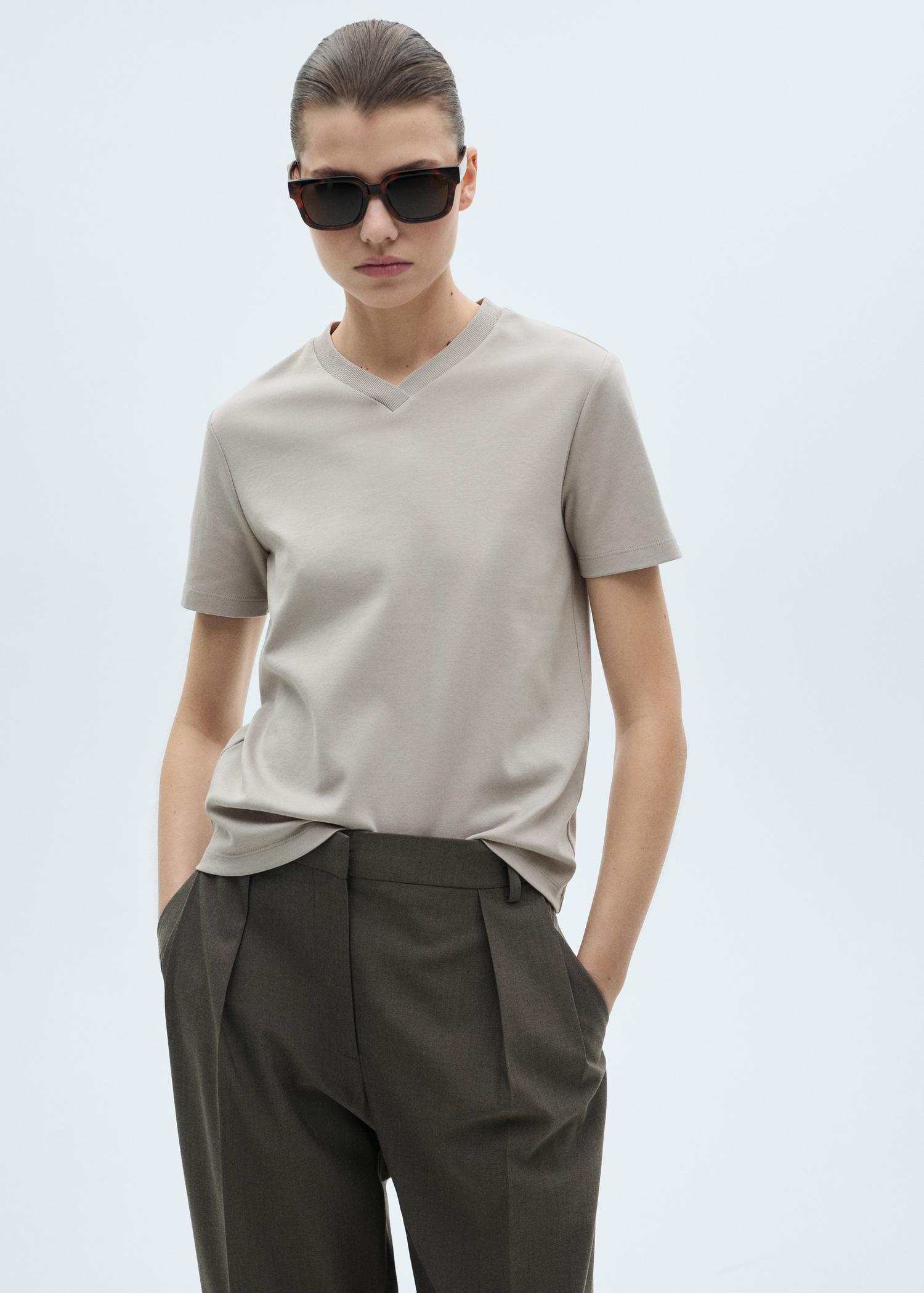 V-neck cotton T-shirt - Women | MANGO USA Product Image