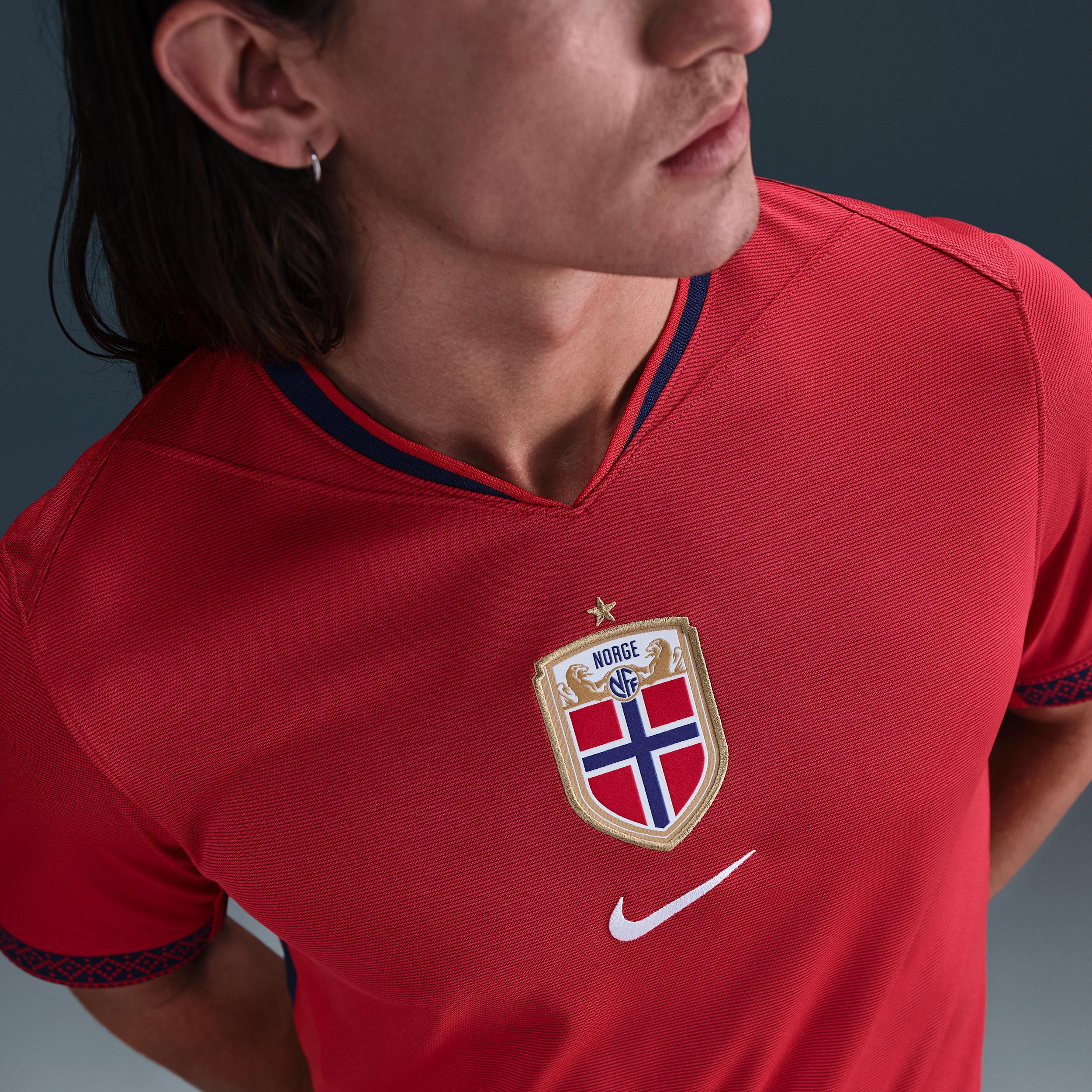 Norway 2025 Stadium Home (Team) Nike Men's Dri-FIT Soccer Replica Jersey Product Image