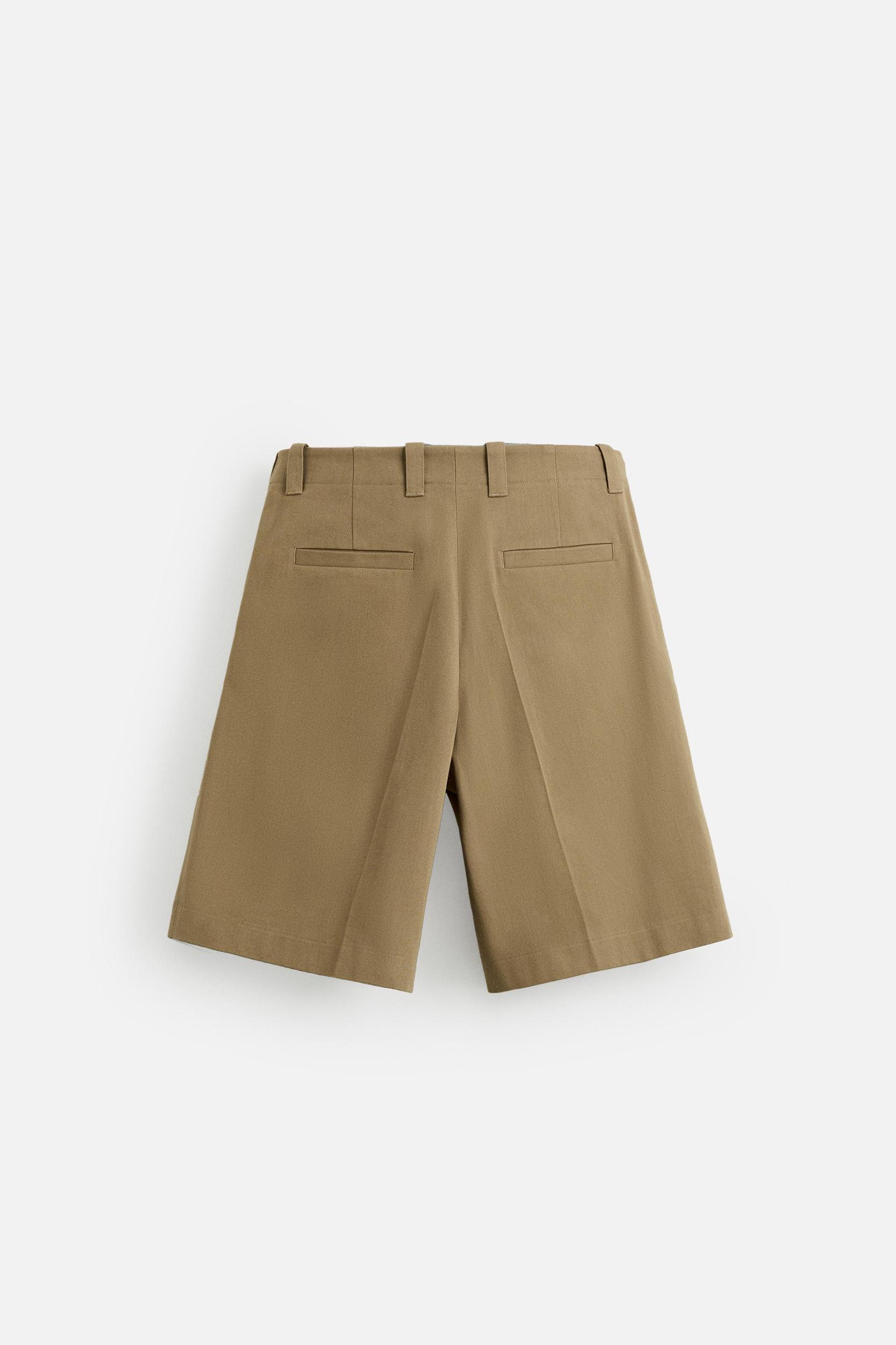 RELAXED FIT PLEATED SHORTS Product Image
