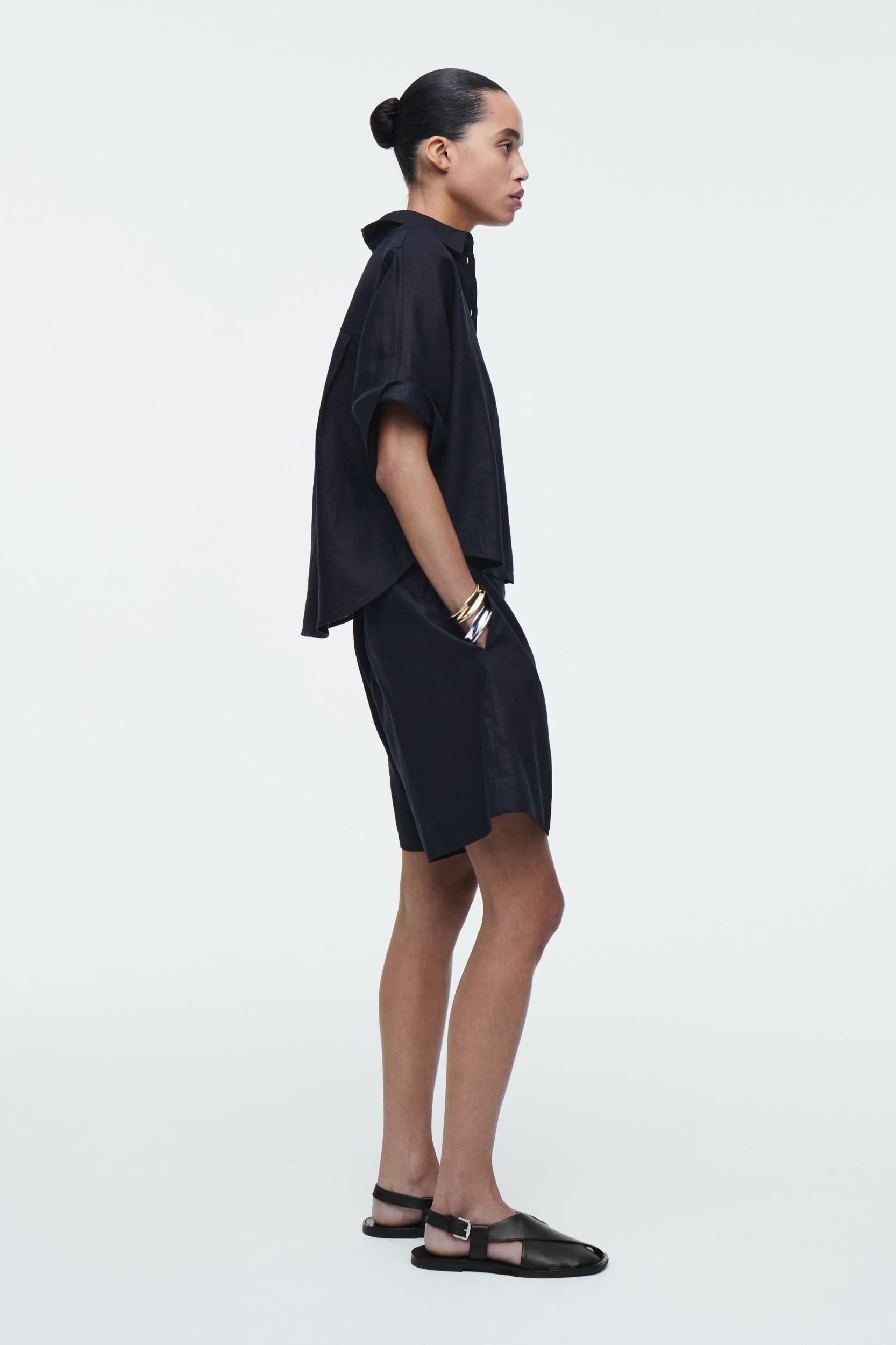 TAILORED ELASTICATED LINEN SHORTS Product Image