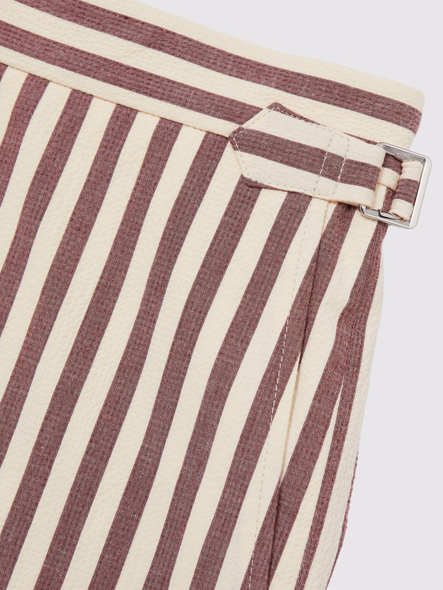 Cotton Blend Seersucker Stripe Shorts in Off White/Mocha Product Image
