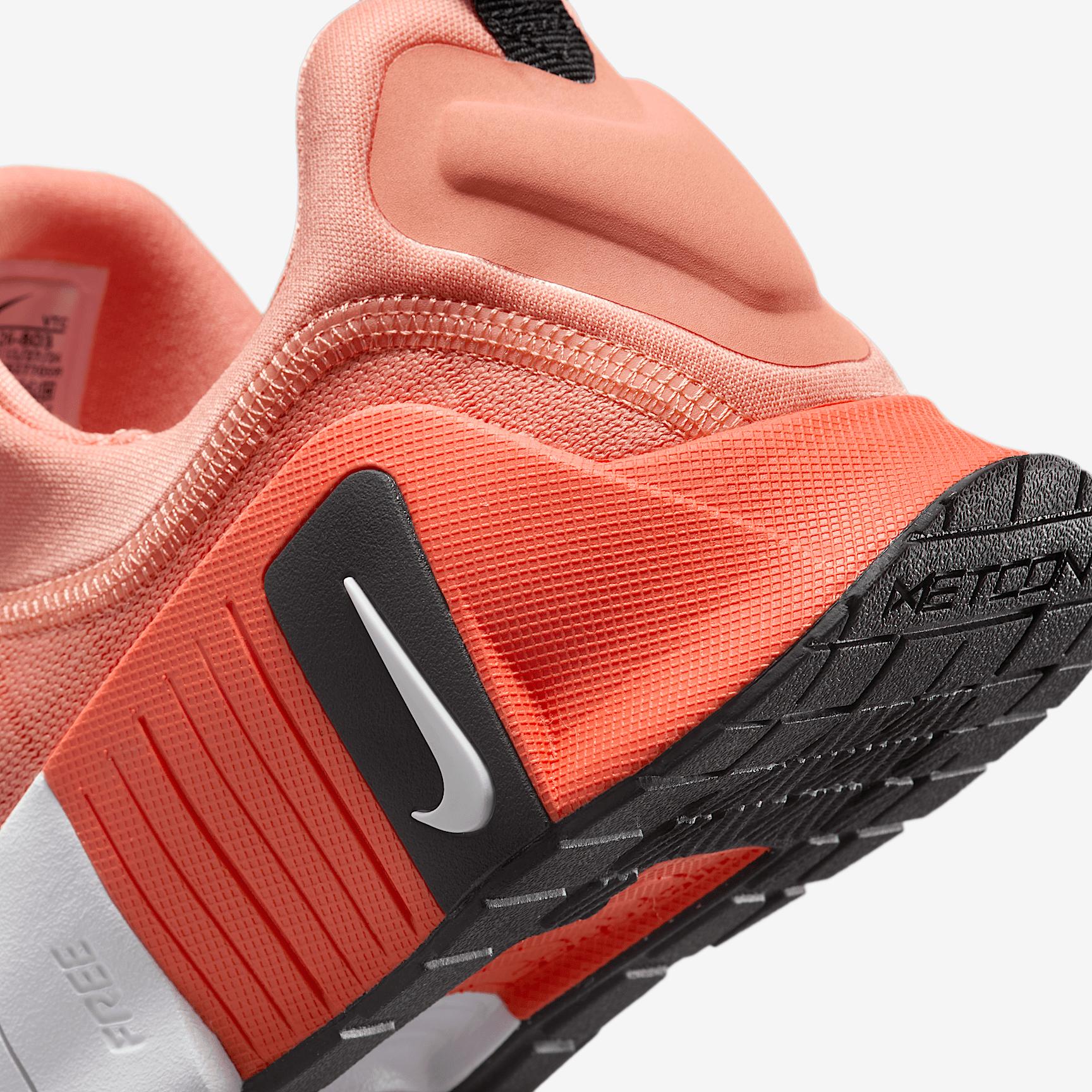 Nike Womens Free Metcon 6 Workout Shoes | FJ7126-803 Product Image