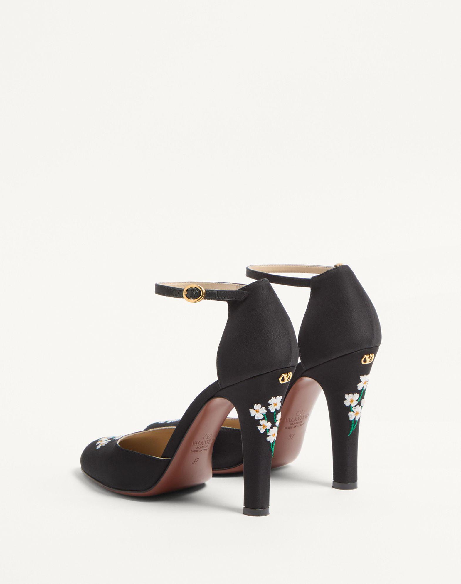 Hi Dolly Fabric Pumps With Floral Embroidery 105Mm Product Image