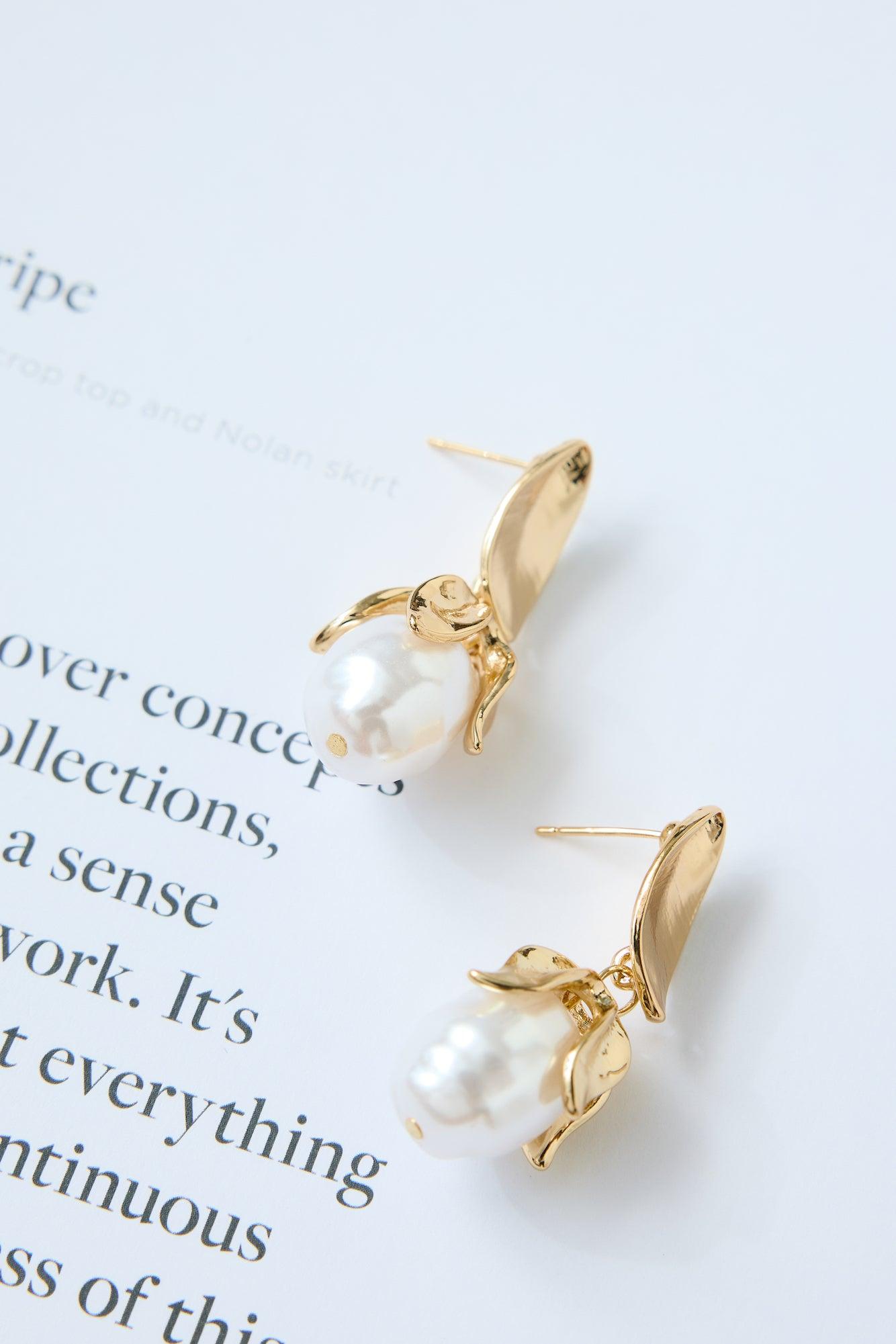 Pearl Tulips Earrings Gold Product Image