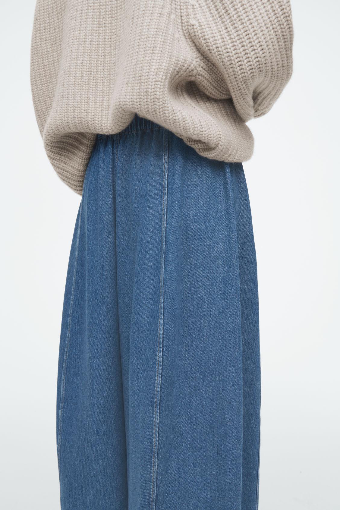 BARREL-LEG DENIM DRAWSTRING PANTS Product Image