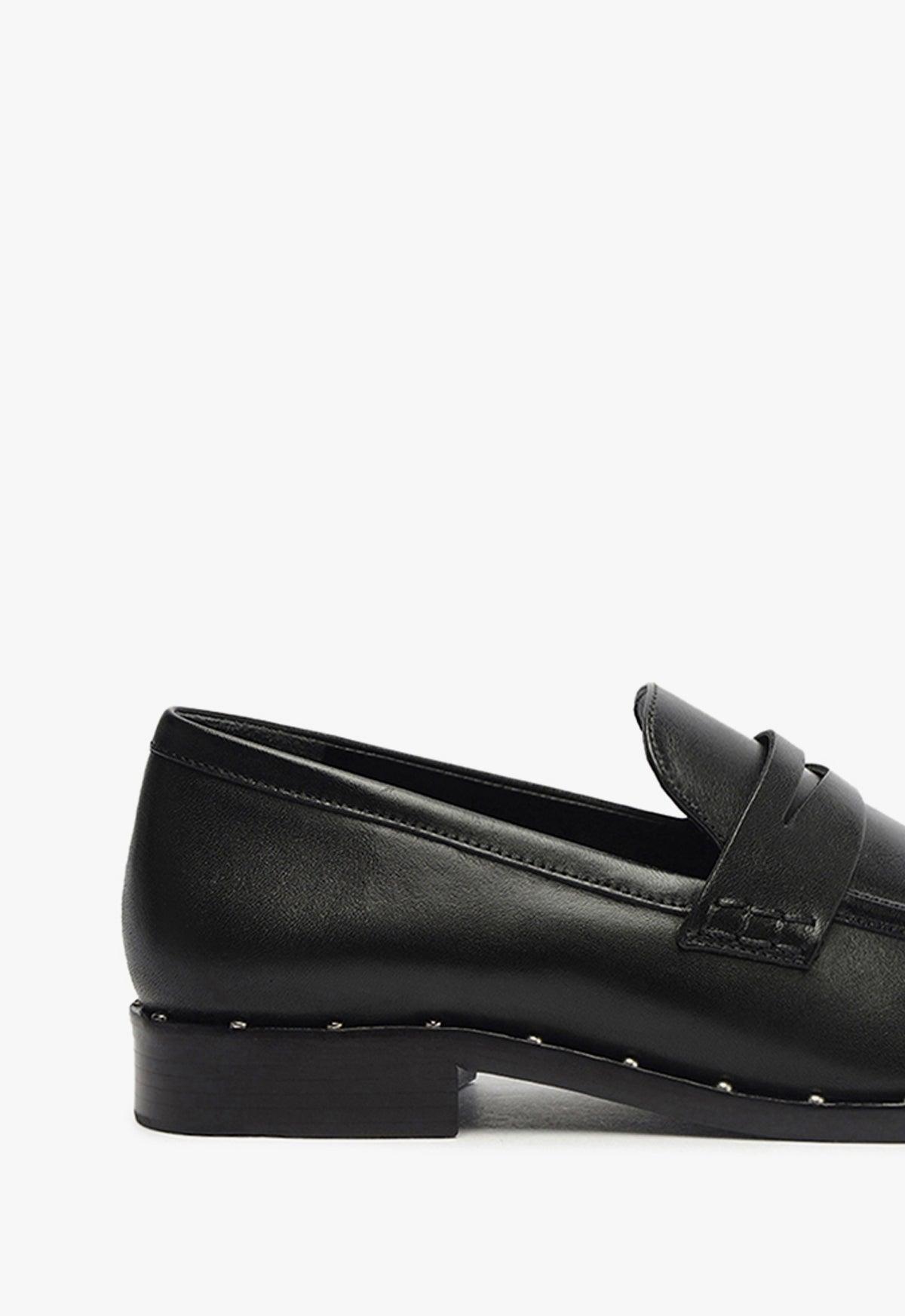 Andria Flat Female Product Image