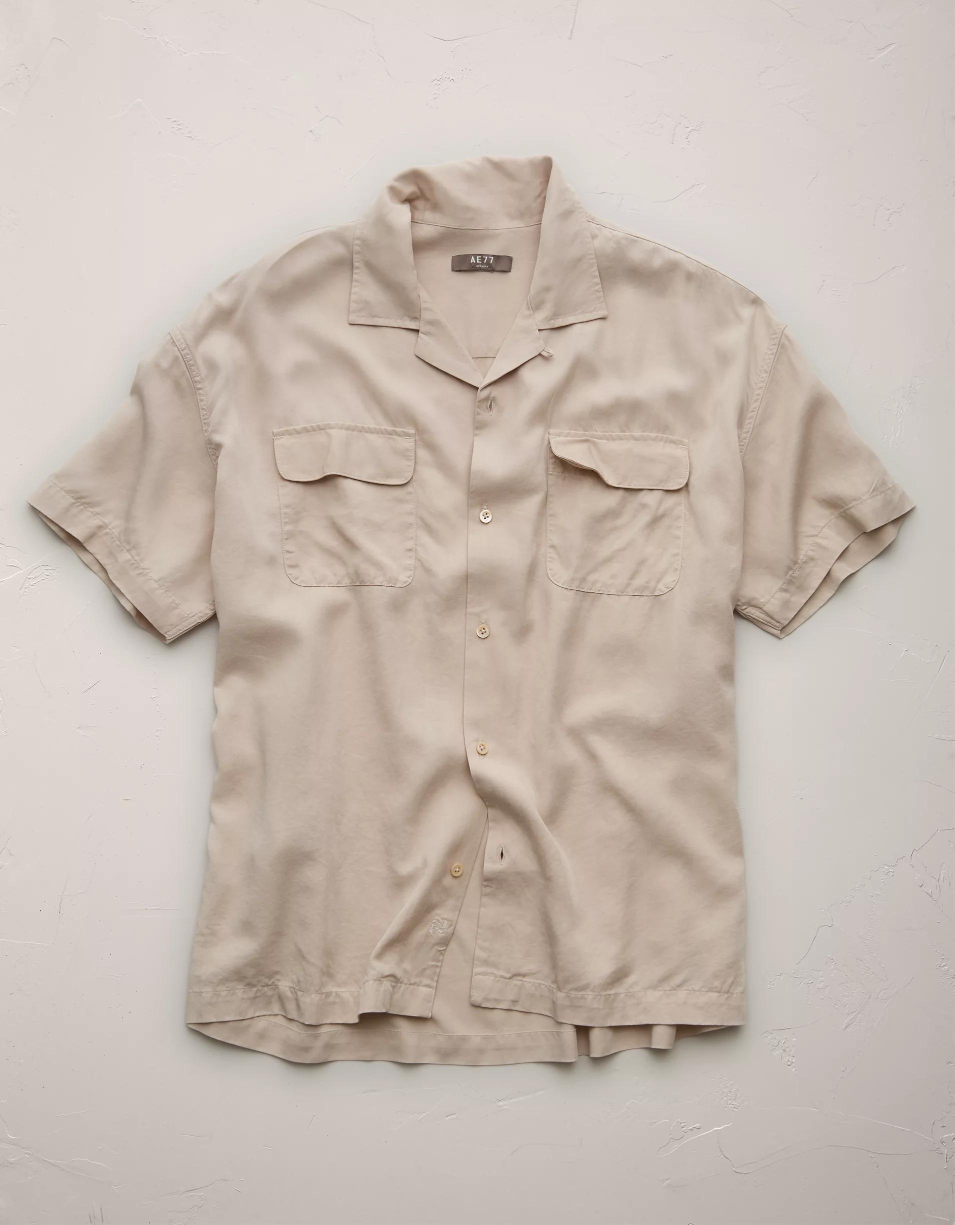 AE77 Premium Relaxed Short-Sleeve Button-Up Shirt Product Image