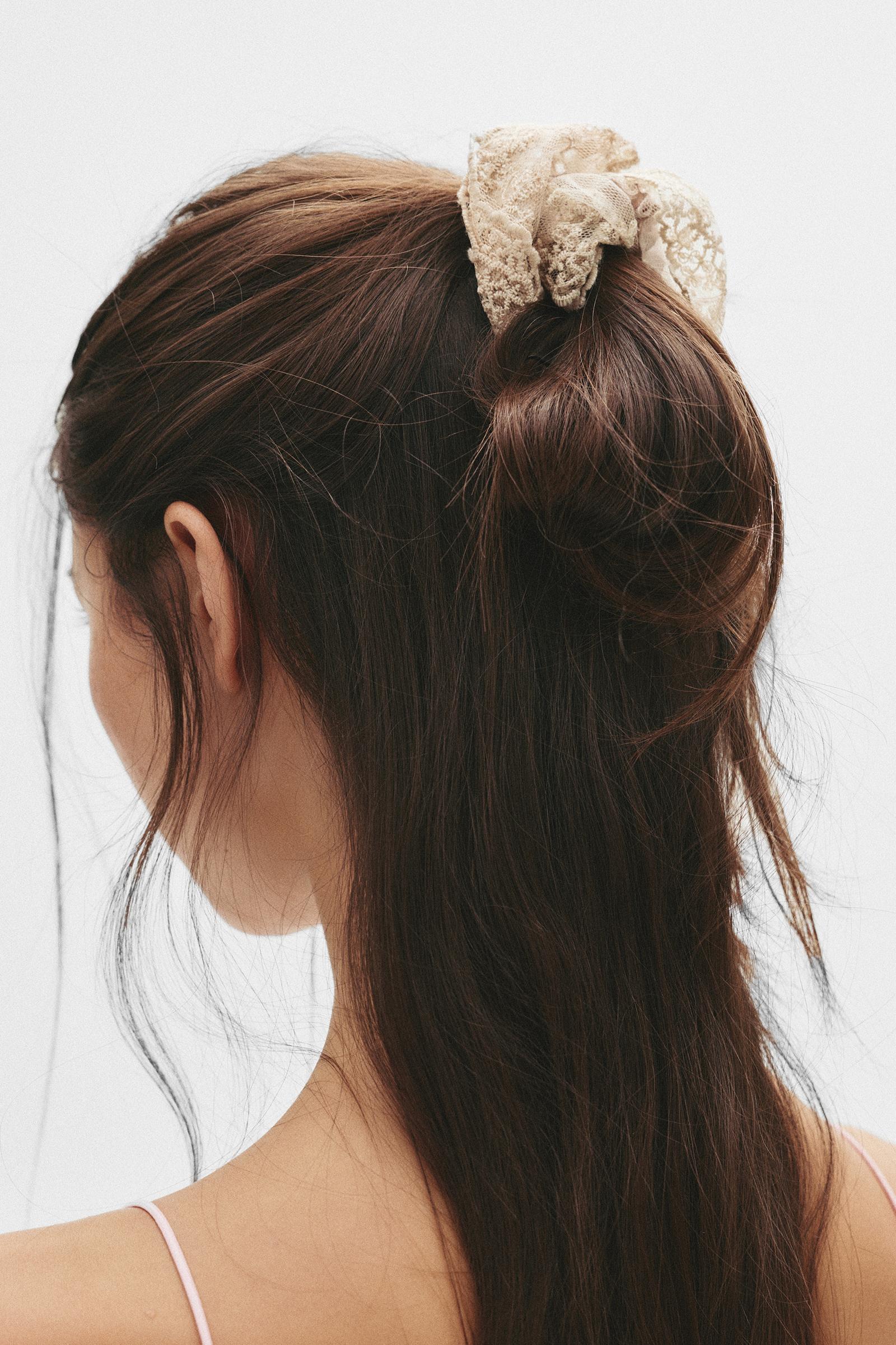 Lace scrunchie Product Image