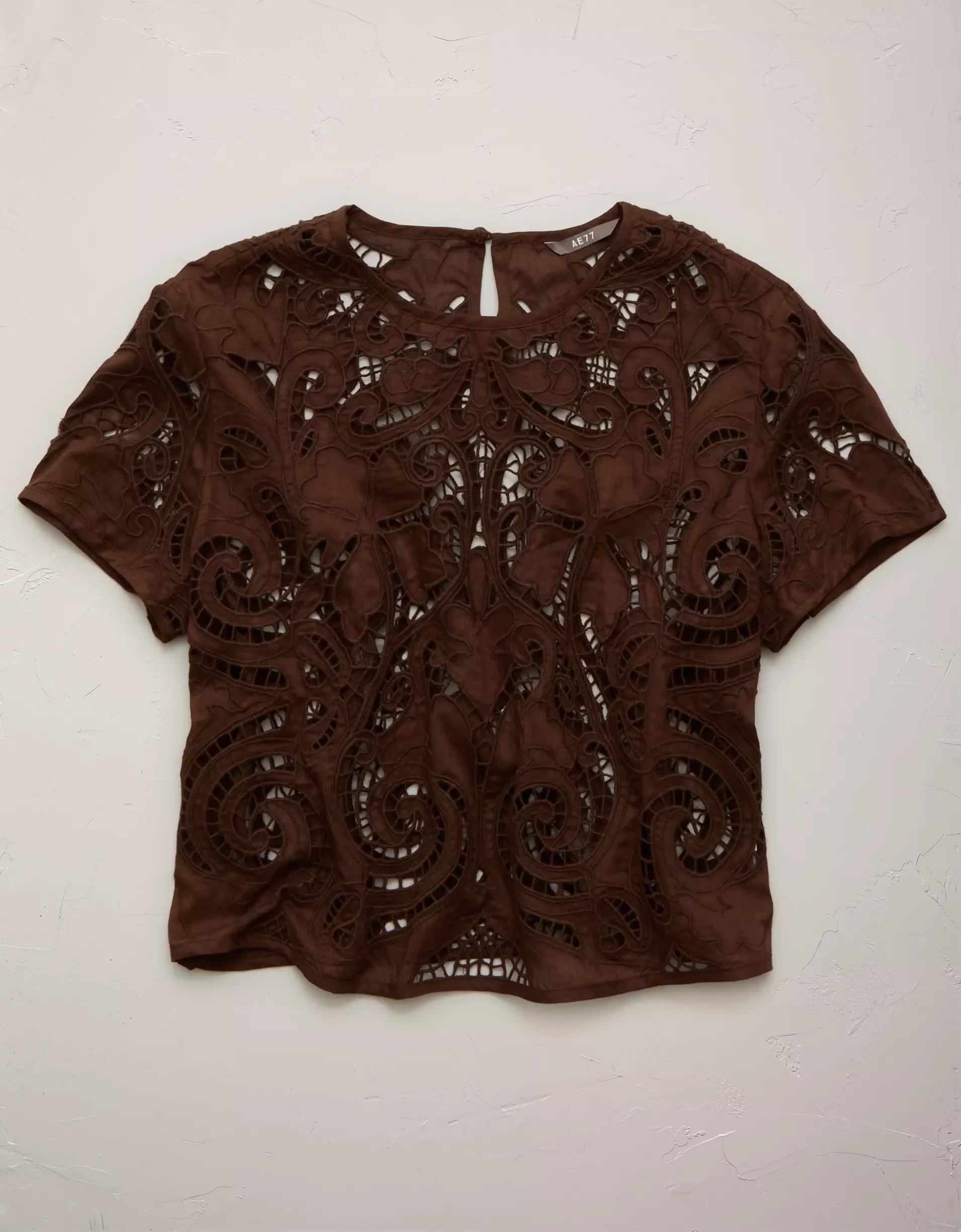 AE77 Premium Lace T-Shirt Product Image