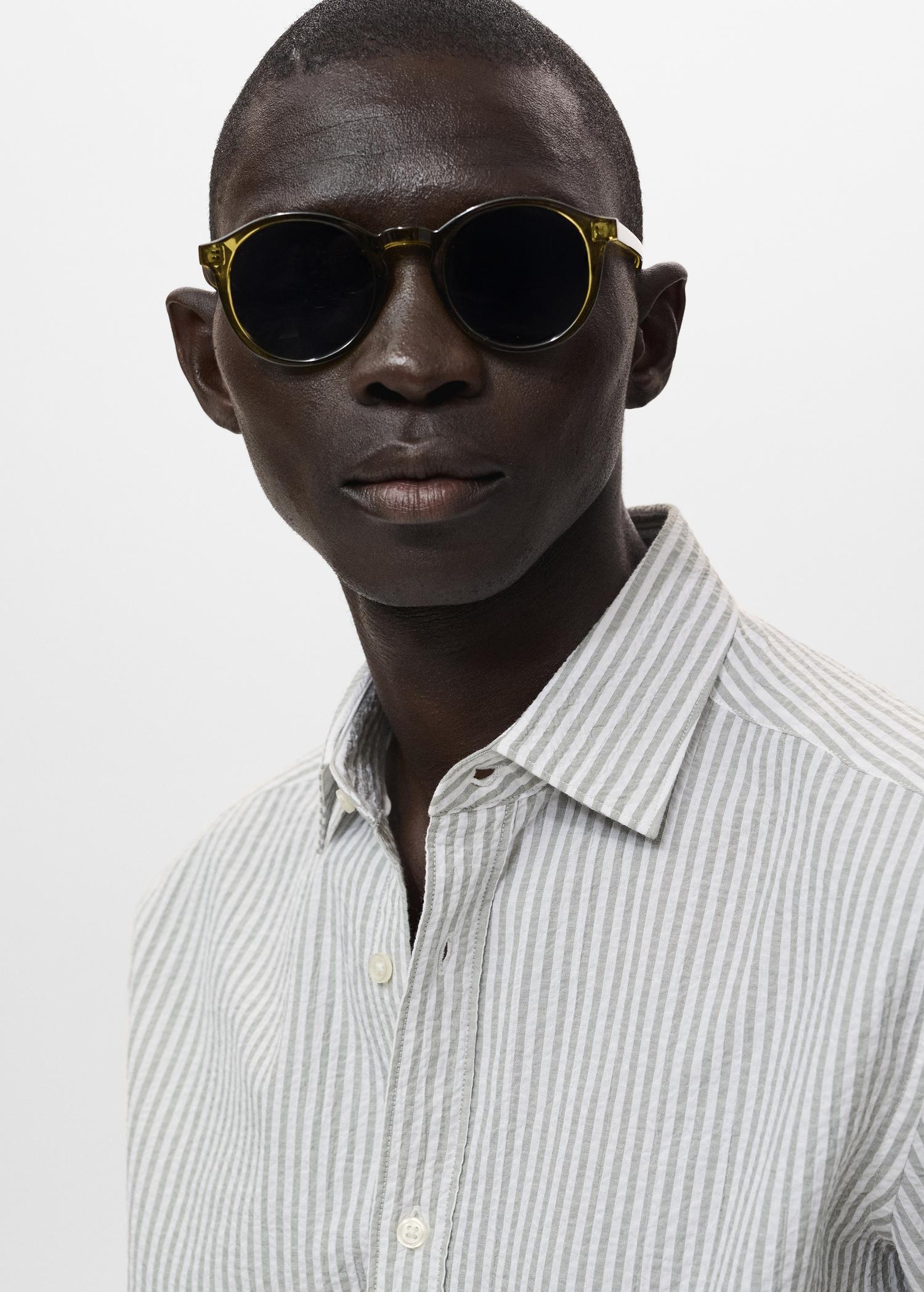 Regular-fit stripe-textured shirt - Men | MANGO USA Product Image