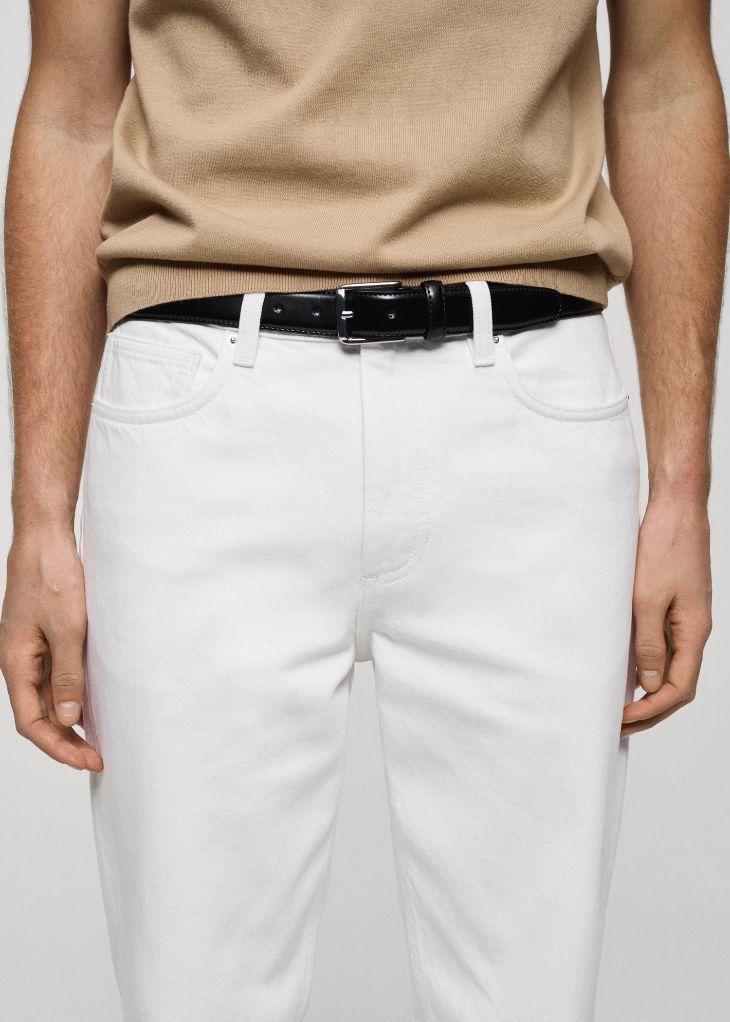 Cropped carrot-fit jeans - Men | MANGO USA Product Image