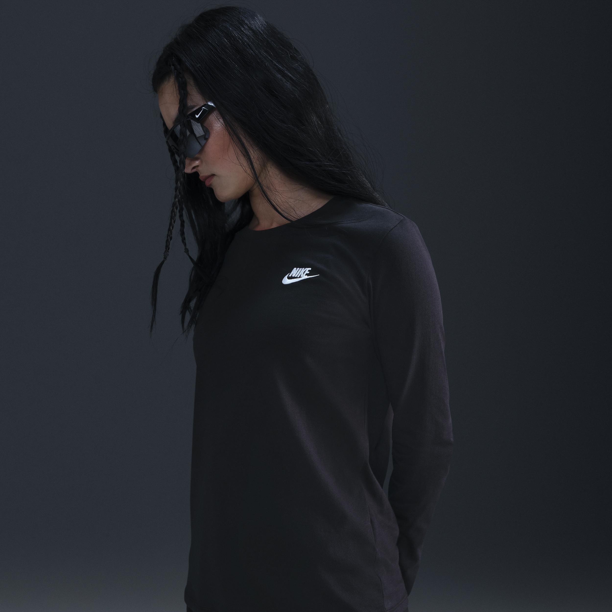 Womens Nike Sportswear Club Long-Sleeve T-Shirt | HF0780-010 Product Image