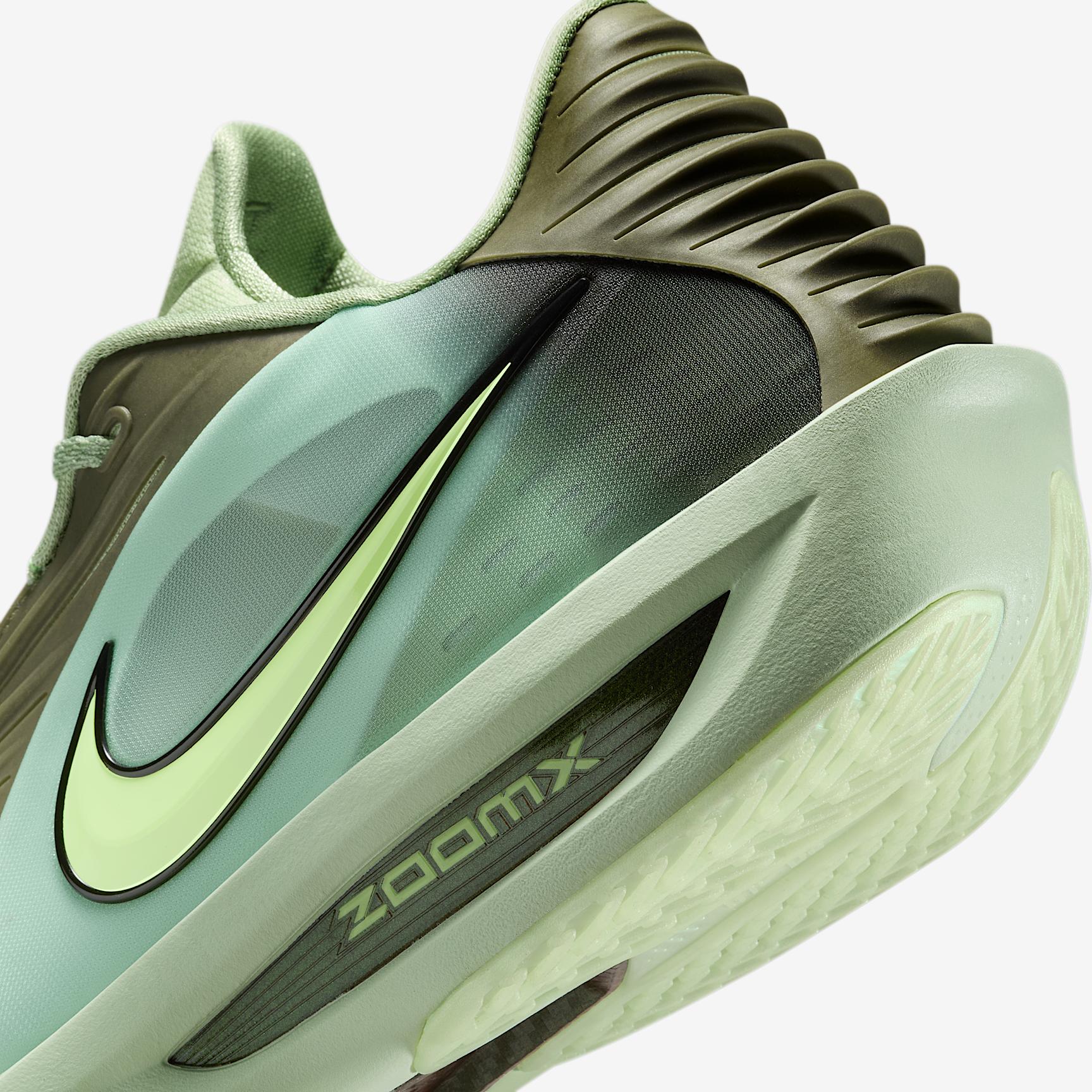 Nike Men's G.T. Cut 3 Turbo Basketball Shoes Product Image