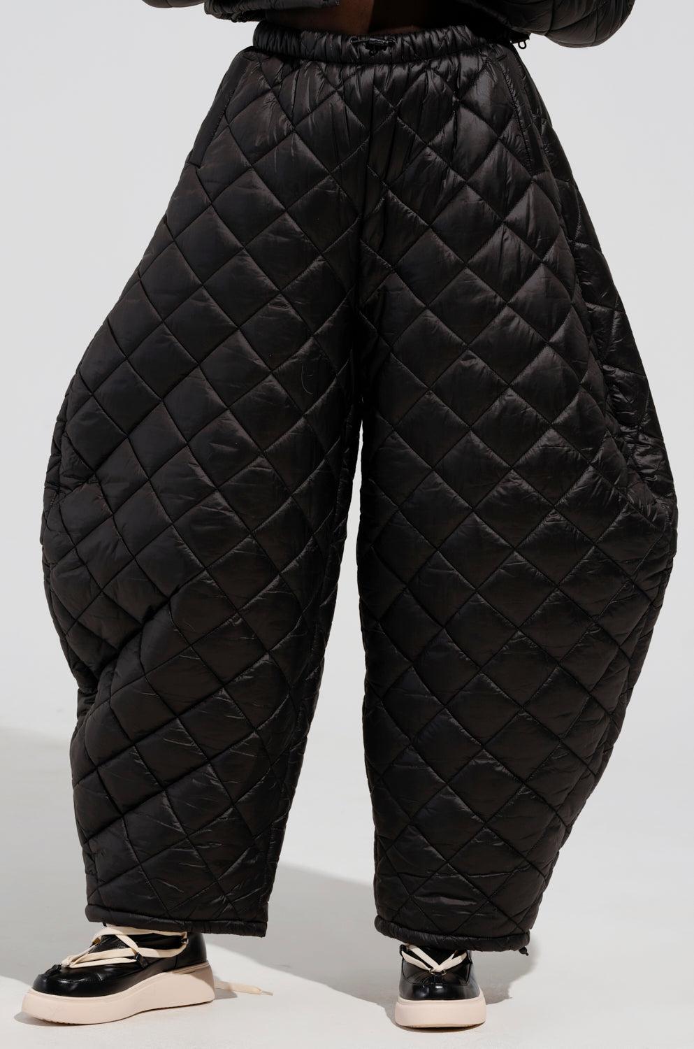 VIVI OVERSIZED PUFFER PANTS IN BLACK Product Image