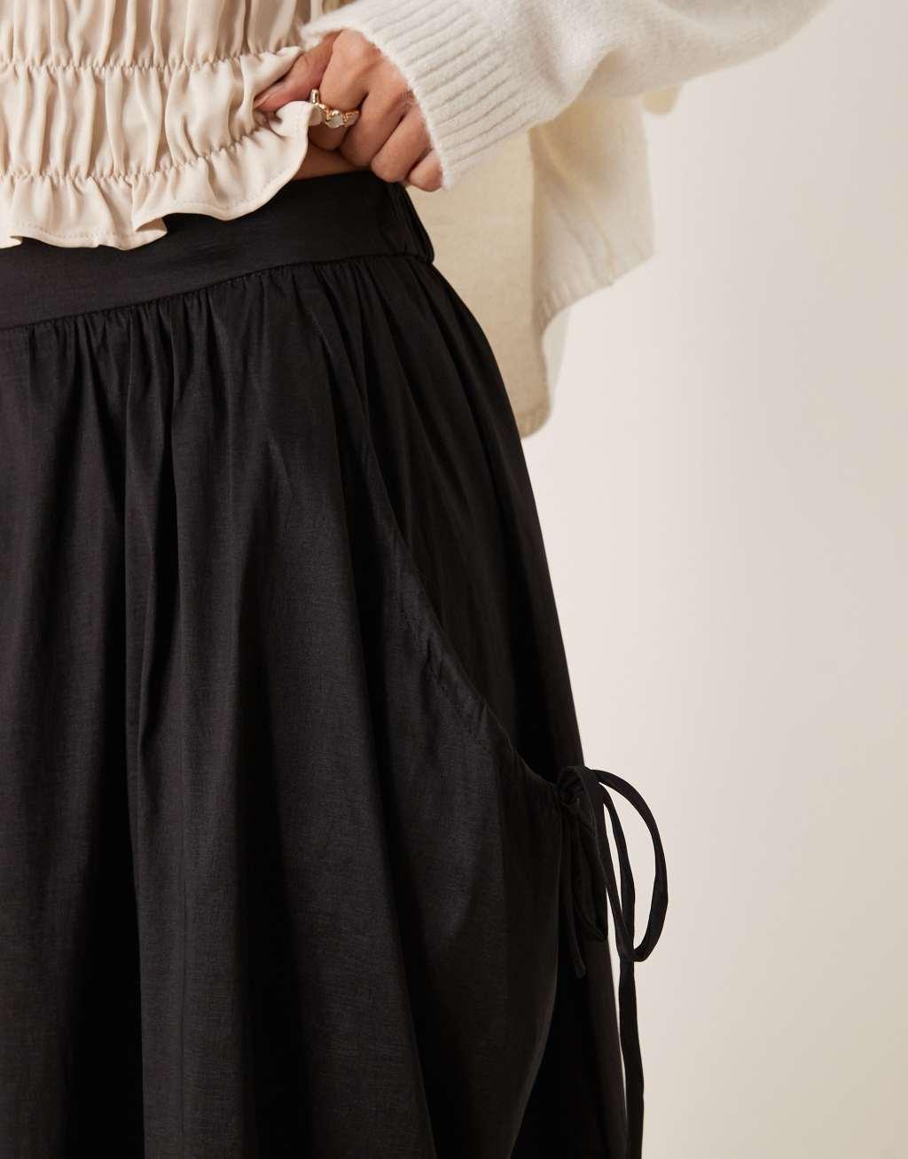 Glamorous volume taffeta midi skirt in black Product Image