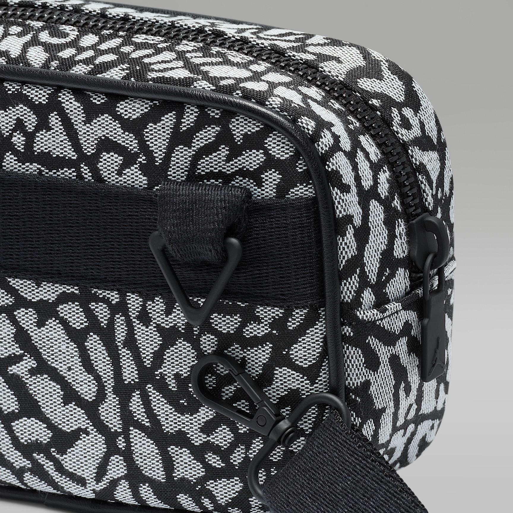 Mens Jordan Icon Camera Bag (1.6L) | MA0979-I00 Product Image