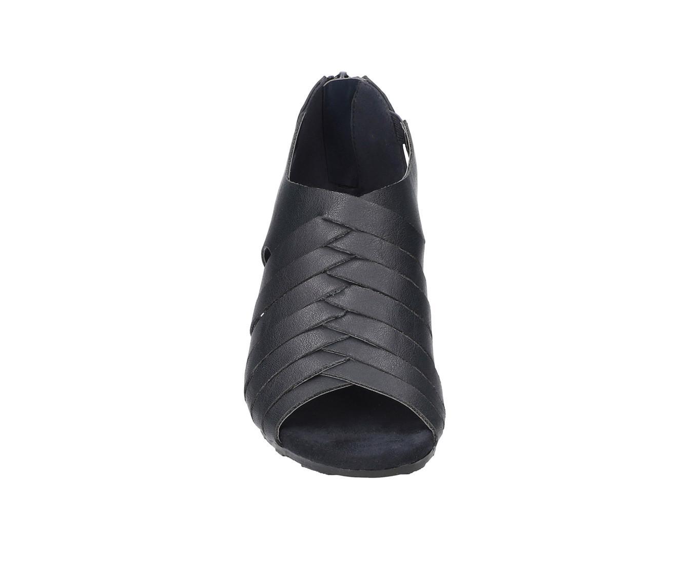 Women's Easy Street Vanni Pumps Product Image