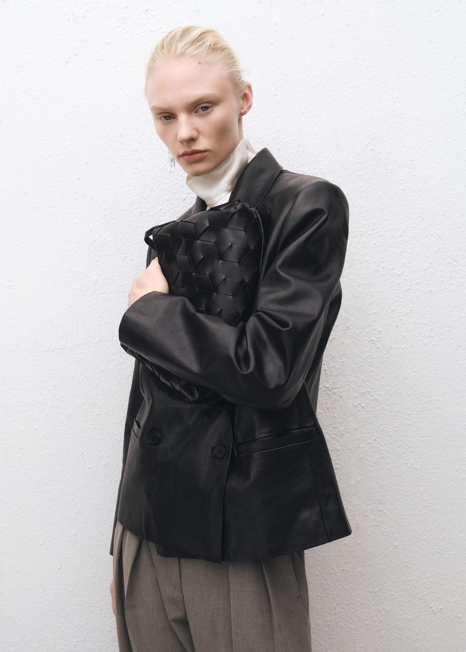 Braided leather shoulder bag - Women | MANGO USA Product Image