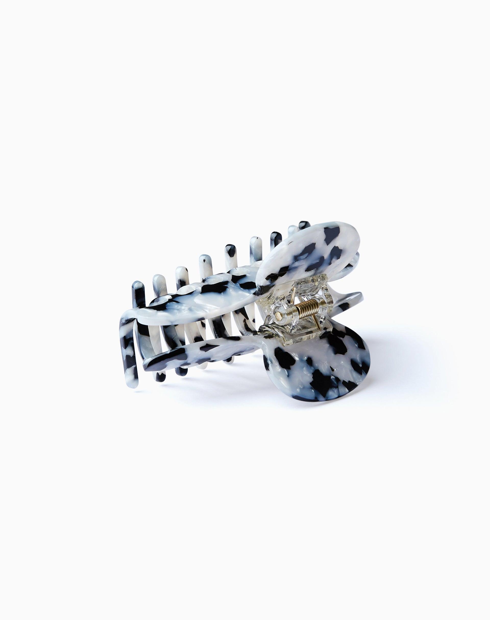 Chiye Hair Claw in Black and White Product Image