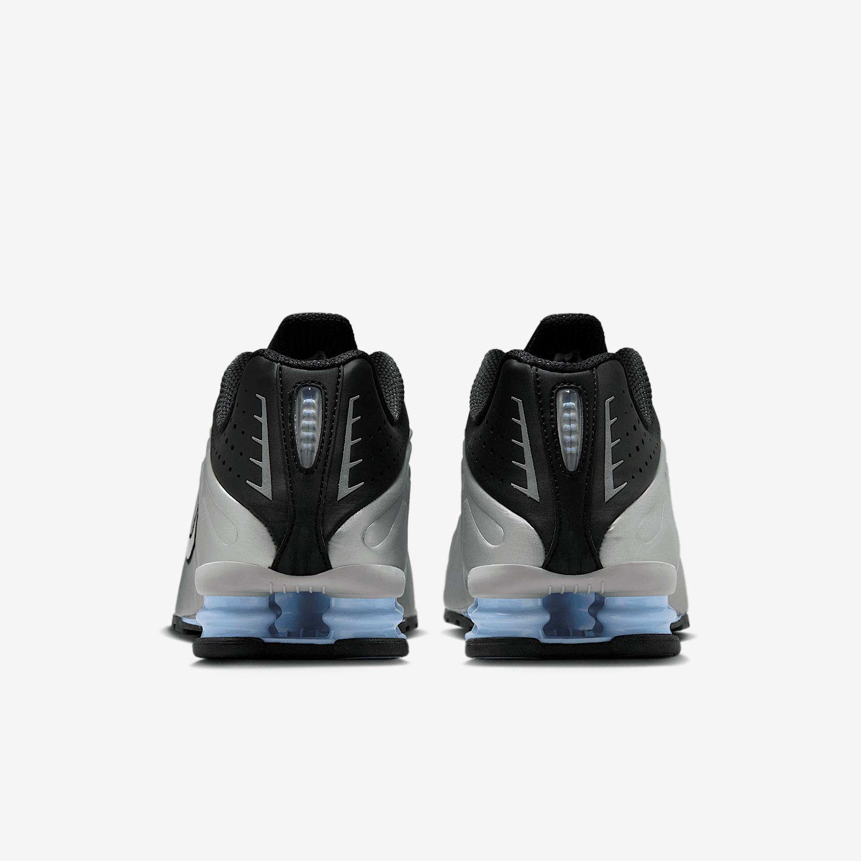 Nike Men's Shox R4 Shoes Product Image