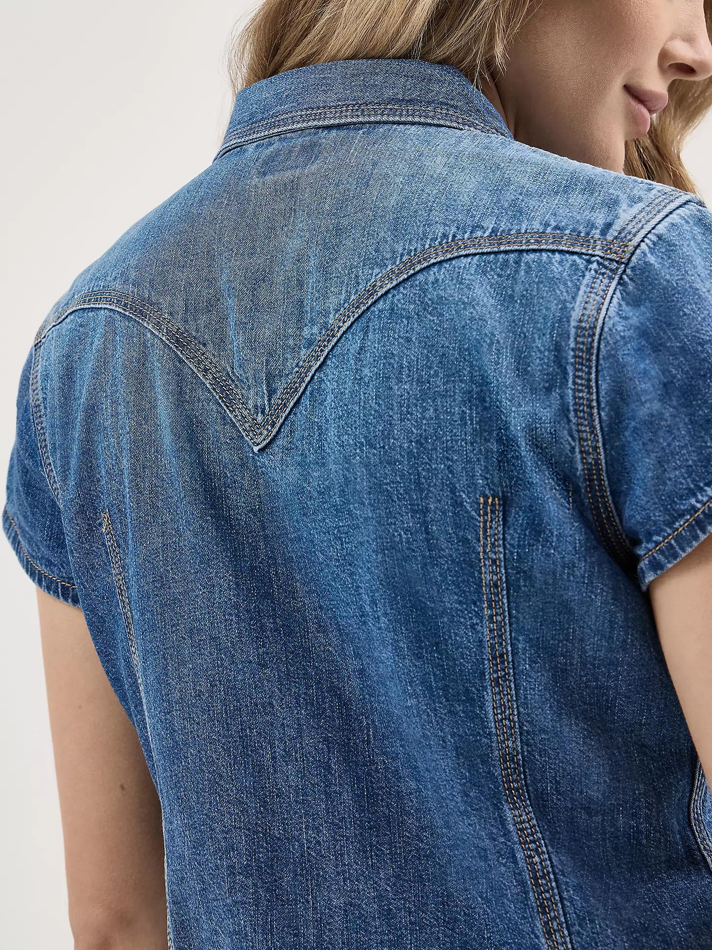 Women's Shrunken Denim Shirt | Women's TOPS | Wrangler® Product Image